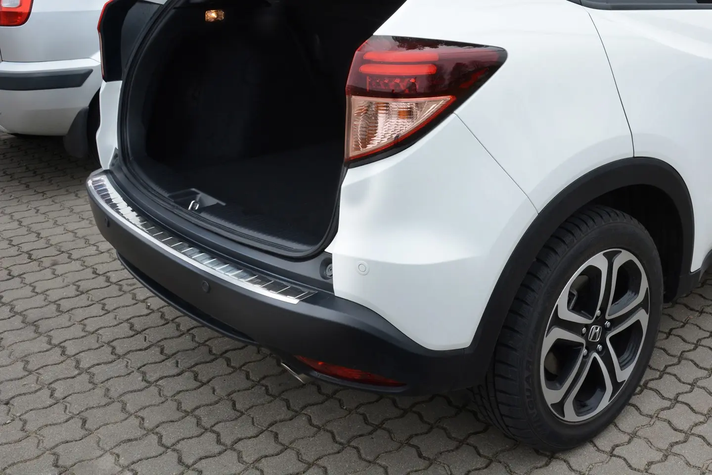 Bakfangerbeskytter Honda HR-V II (passer ikke til Honda HR-V 2020 Sport) 2015-> – bilde 2