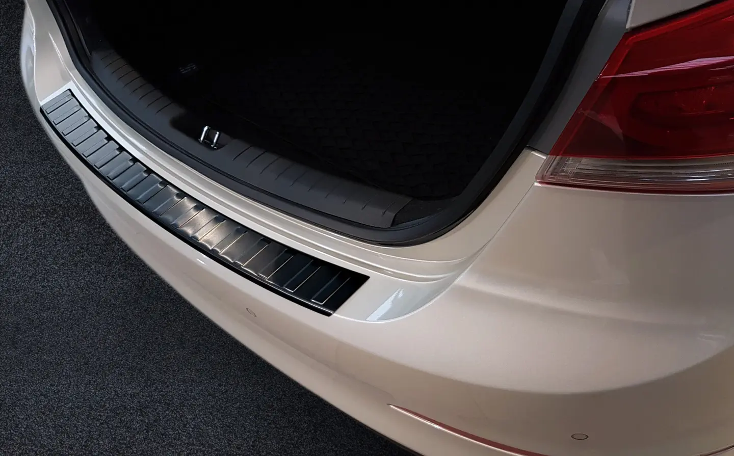 Bakfangerbeskytter Hyundai Elantra VI 2016-> – bilde 2