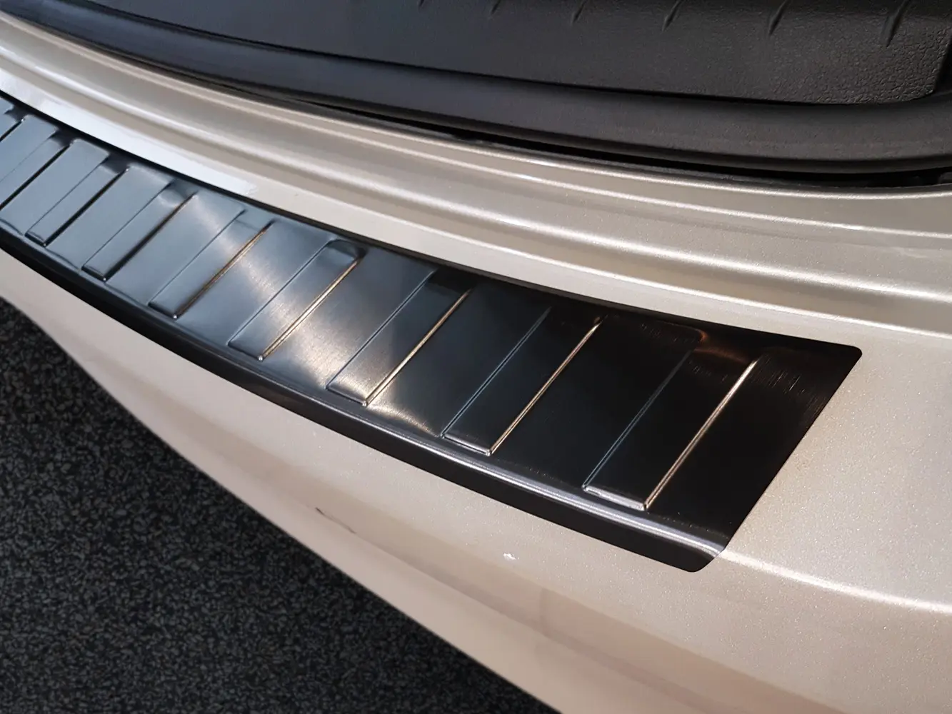Bakfangerbeskytter Hyundai Elantra VI 2016-> – bilde 3