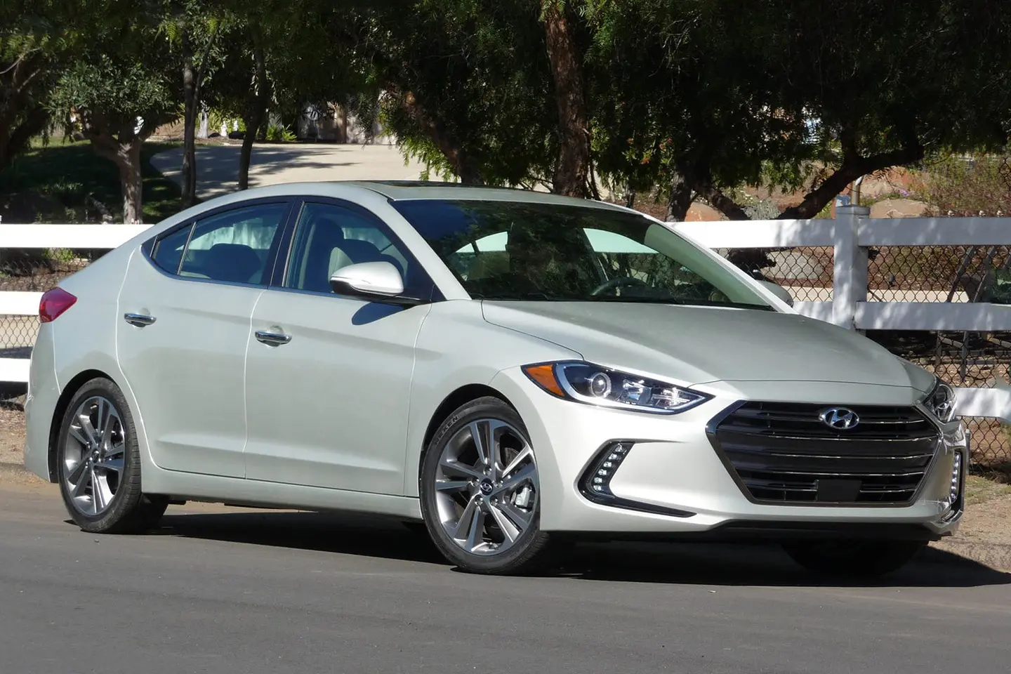Bakfangerbeskytter Hyundai Elantra VI 2016-> – bilde 6
