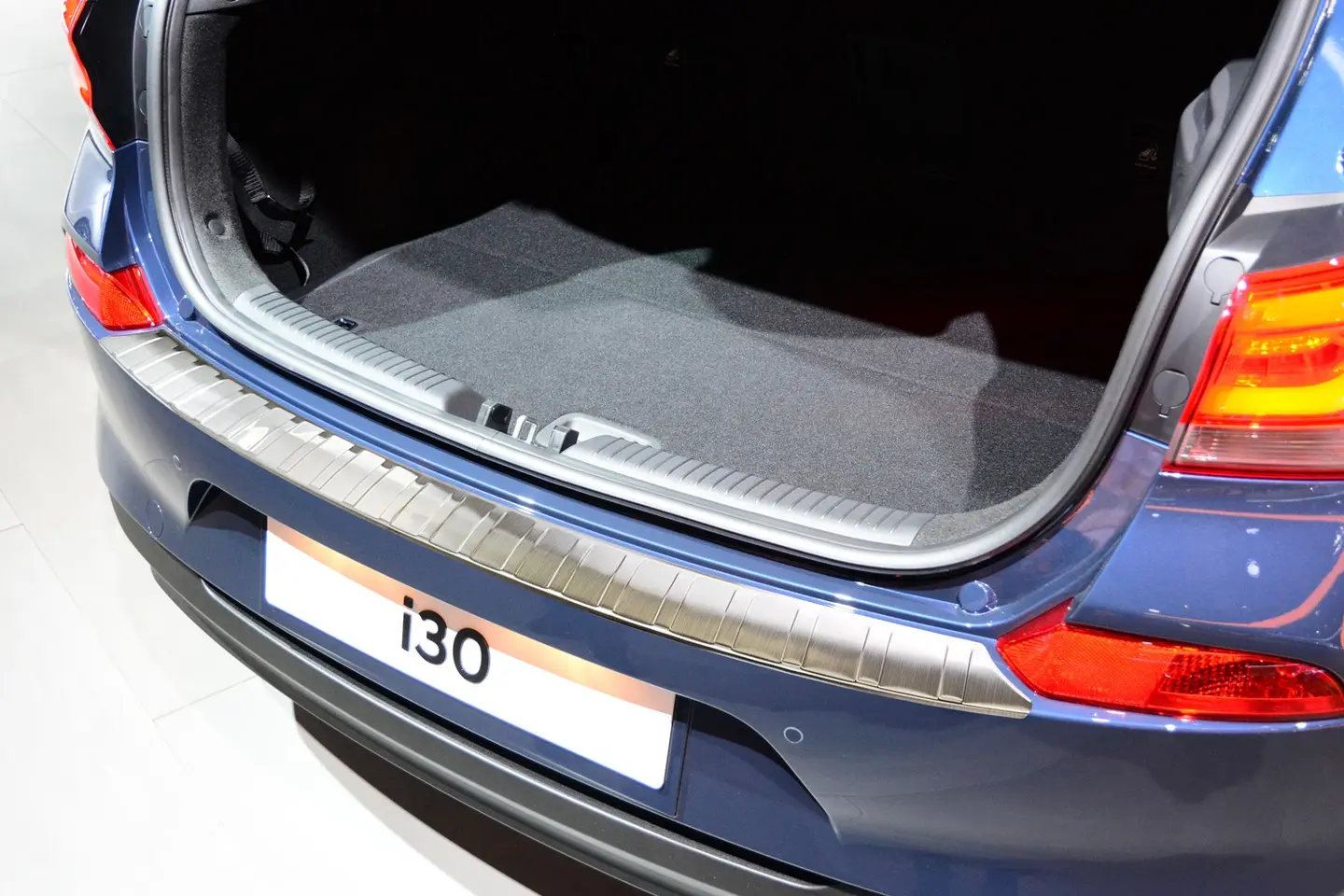Bakfangerbeskytter Hyundai i30 III Hatchback 2017 -> – bilde 2