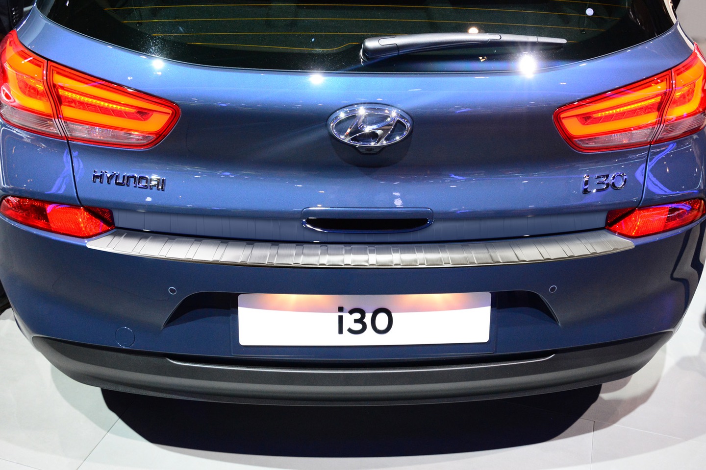 Bakfangerbeskytter Hyundai i30 III Hatchback 2017 -> – bilde 3