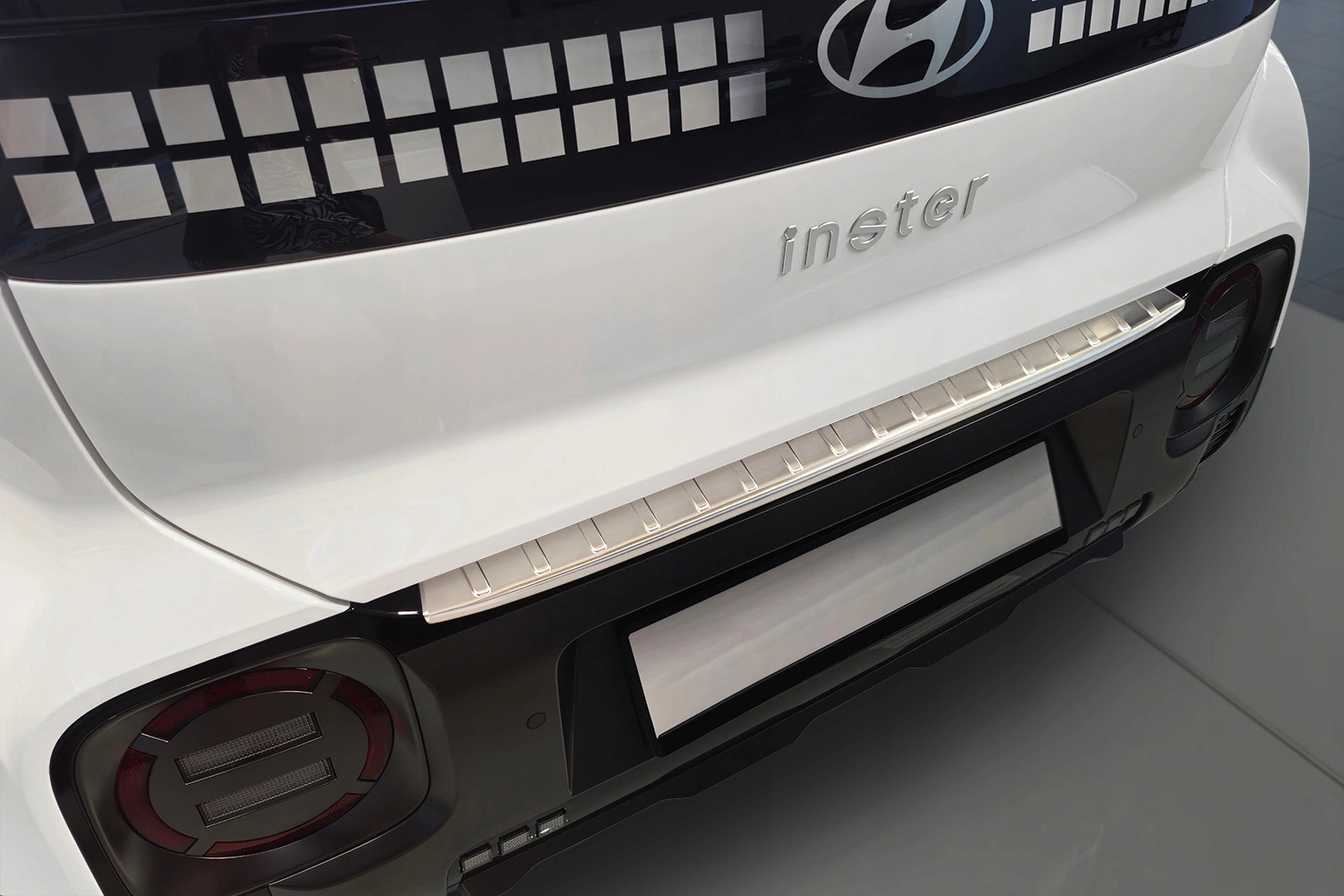 Bakfangerbeskytter Hyundai Inster 2025 -> │ Silver Blank Edition – bilde 3