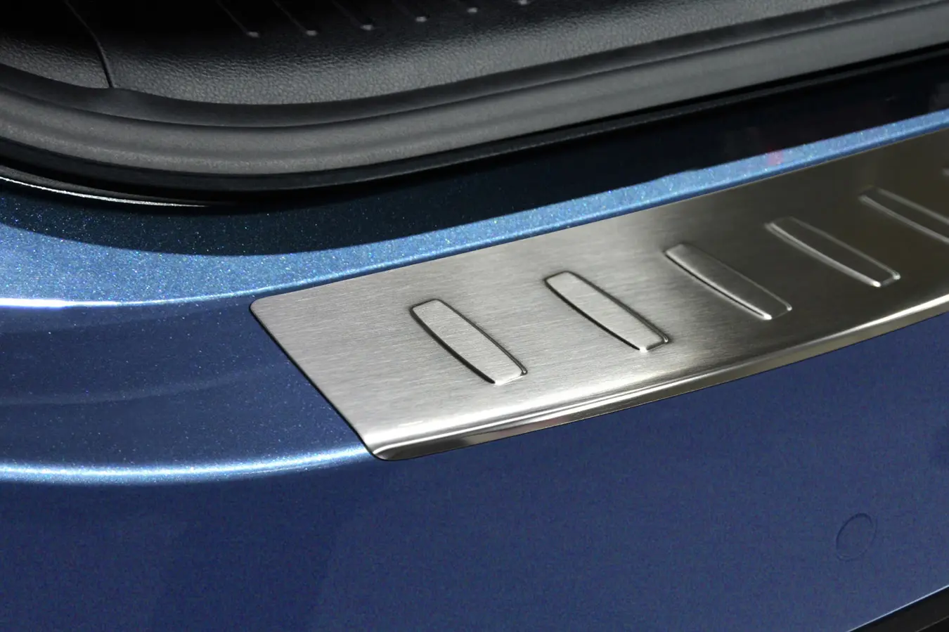 Bakfangerbeskytter Kia Carens 2013-> – bilde 2