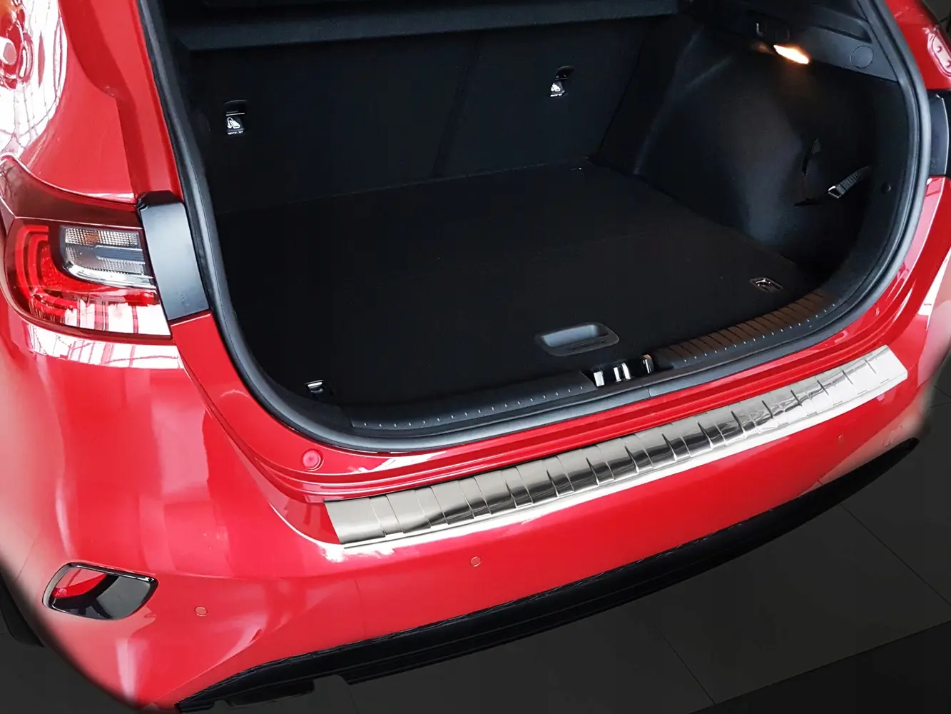 Bakfangerbeskytter Kia Ceed III 5D Hatchback 2018-> Silver Edition