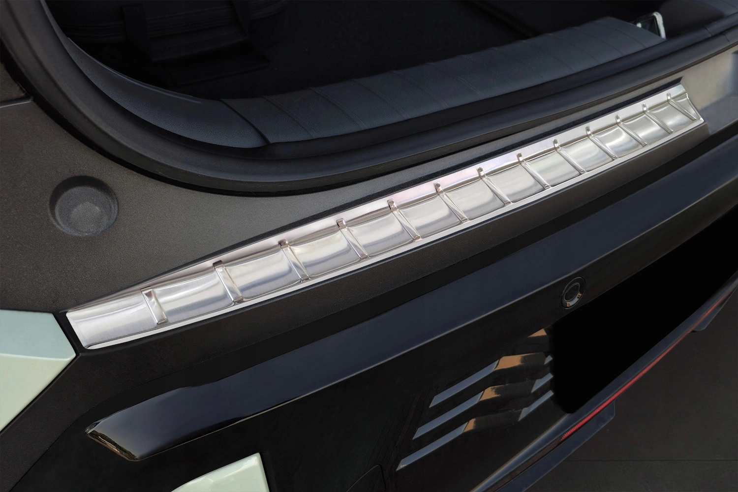 Bakfangerbeskytter Kia EV3 GT-Line 2024 -> │ Sølv Blank – bilde 4