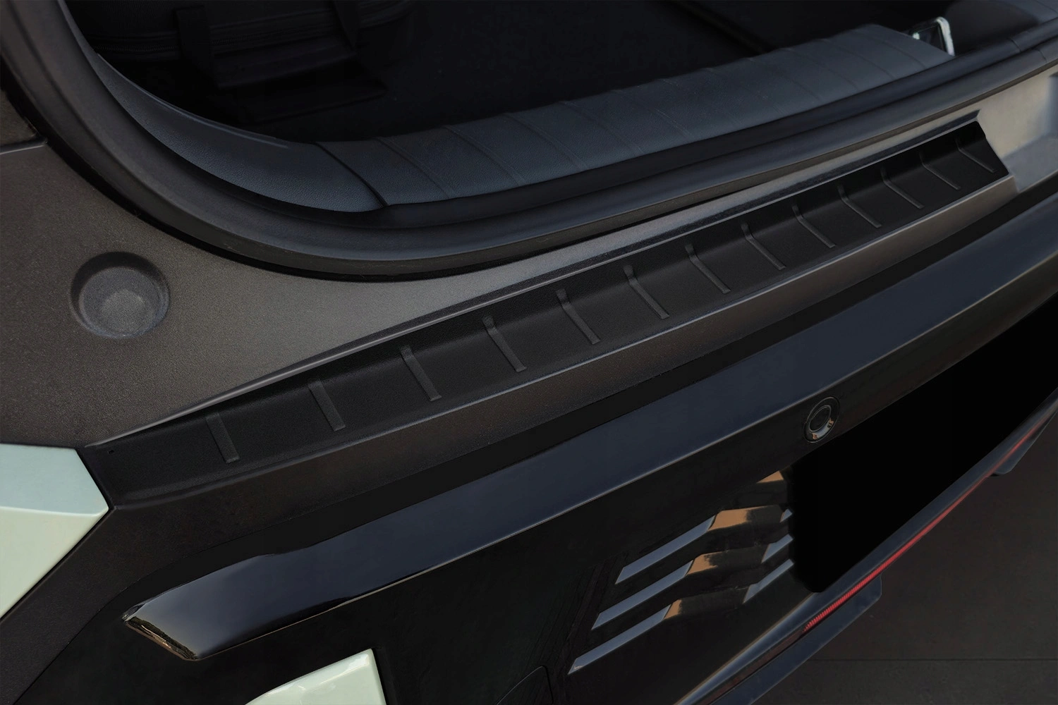 Bakfangerbeskytter Kia EV3 GT-Line 2024 -> │ Svart Matt – bilde 3