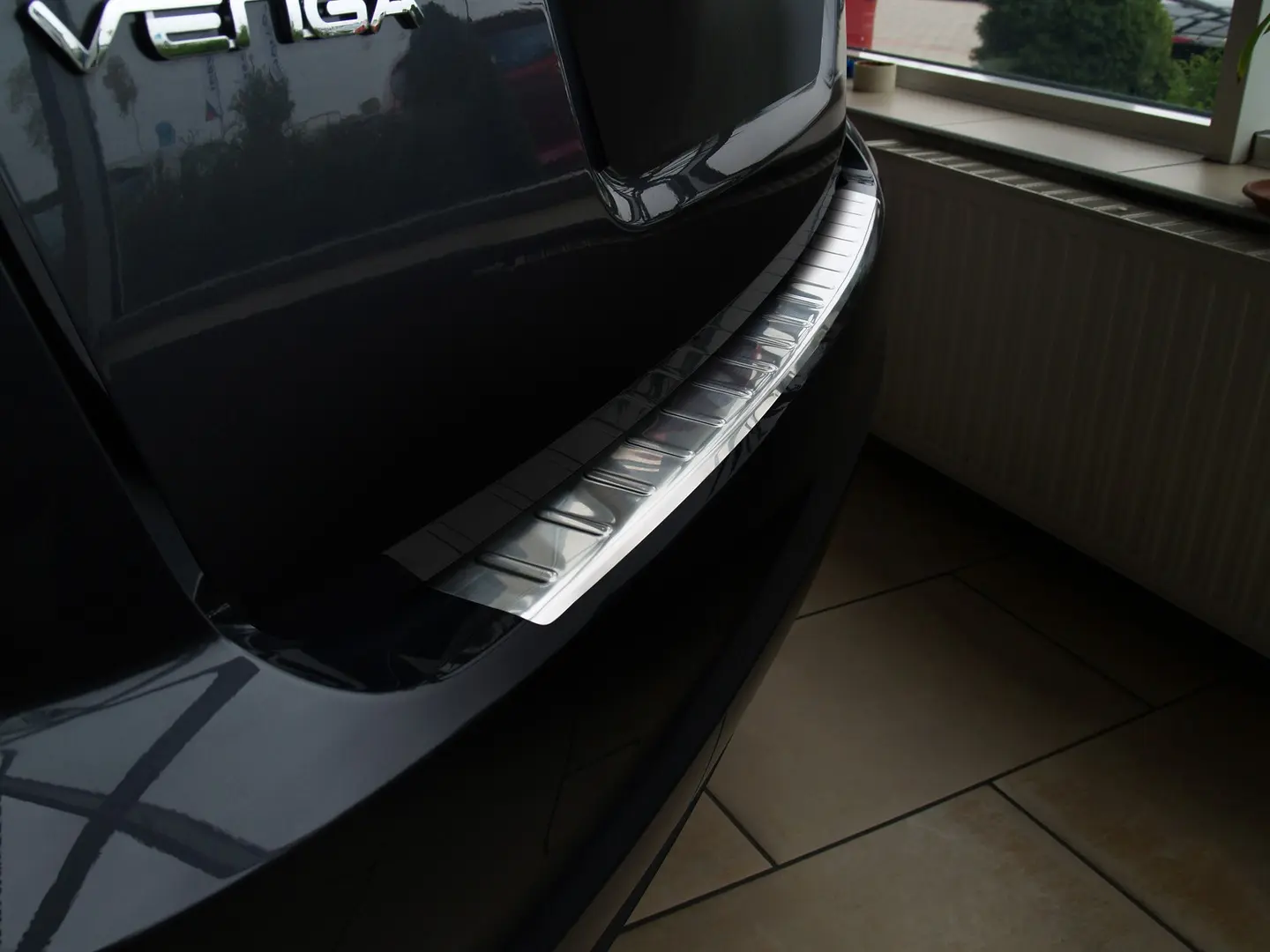 Bakfangerbeskytter Kia Venga hatchback 2009-2014 pre-facelift Silver Edition Image 3