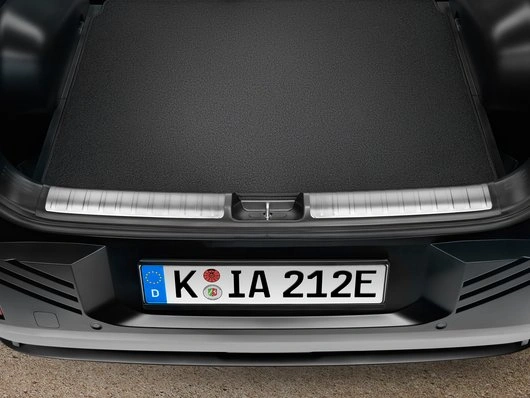 Bakfangerbeskytter - Lastekantbeskyttelse Kia EV4 2025 -> │ Bagasjeromslist – Børstet stål