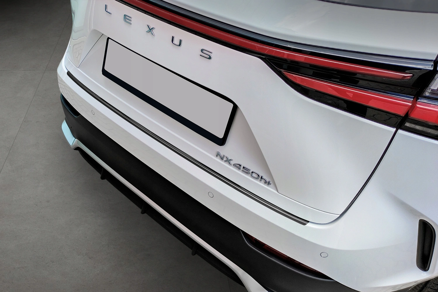 Bakfangerbeskytter Lexus NX II 2021 -> │ Black Edition – bilde 4