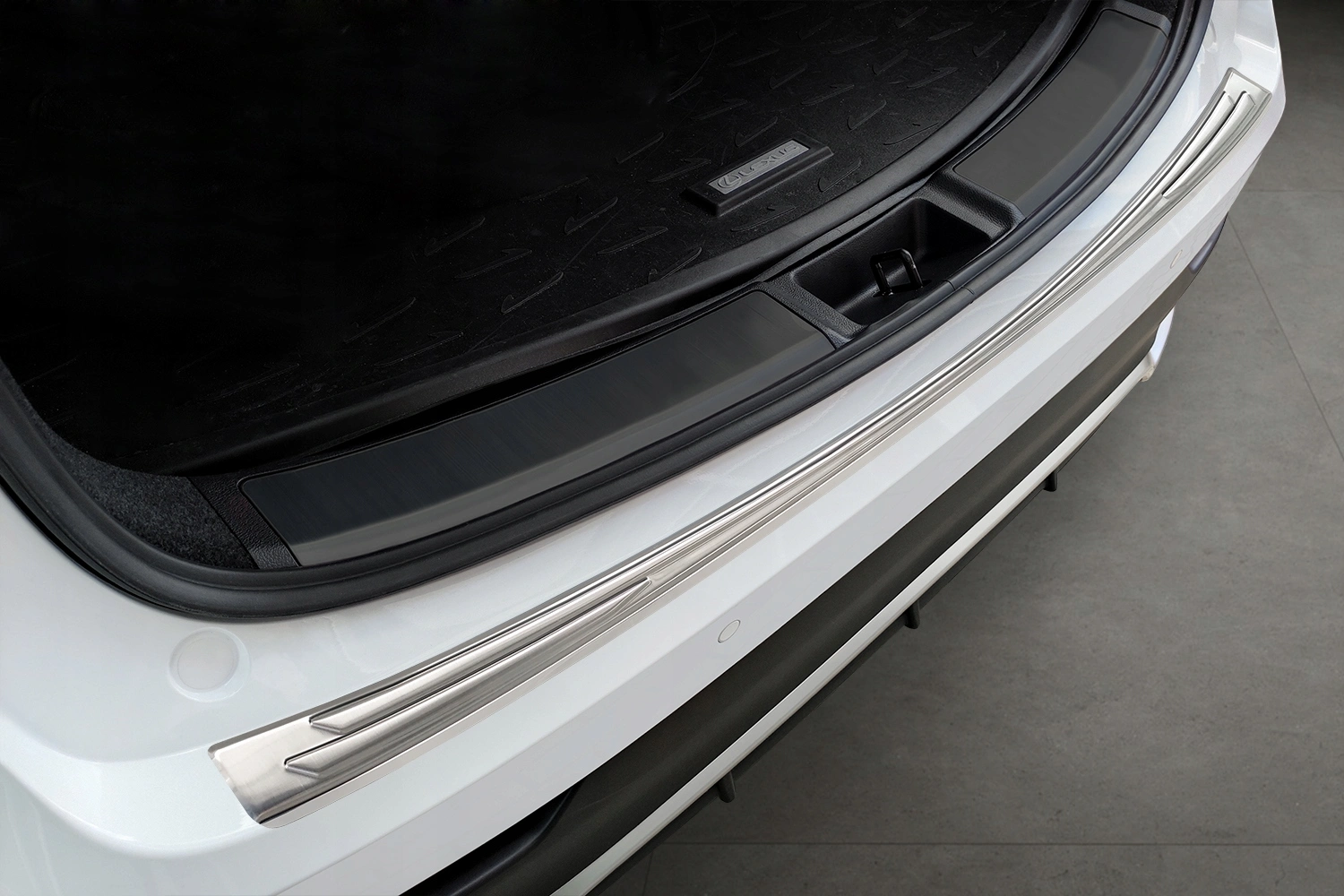 Bakfangerbeskytter Lexus NX II 2021 -> │ Silver Edition