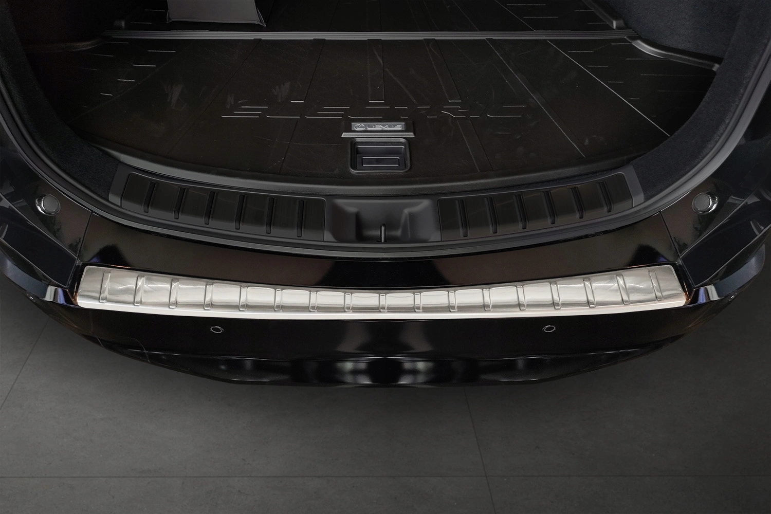 Bakfangerbeskytter Lexus RZ 2023 -> │ Silver Edition – bilde 2