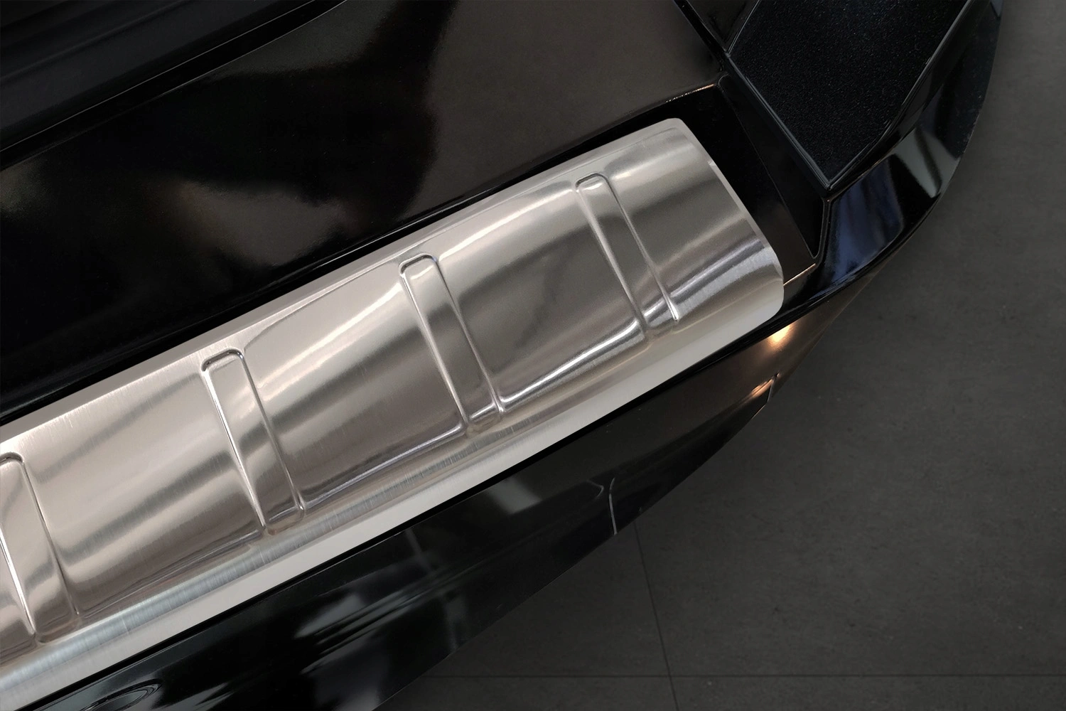 Bakfangerbeskytter Lexus RZ 2023 -> │ Silver Edition – bilde 4