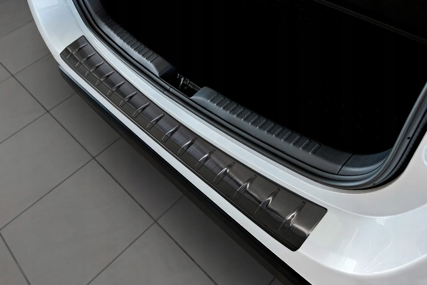 Bakfangerbeskytter Mazda 2 Hybrid 2022 -> │ Black Edition