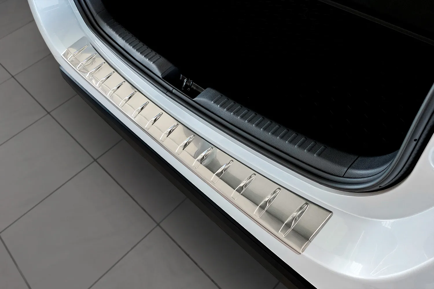 Bakfangerbeskytter Mazda 2 Hybrid 2022 -> │ Chrome Edition