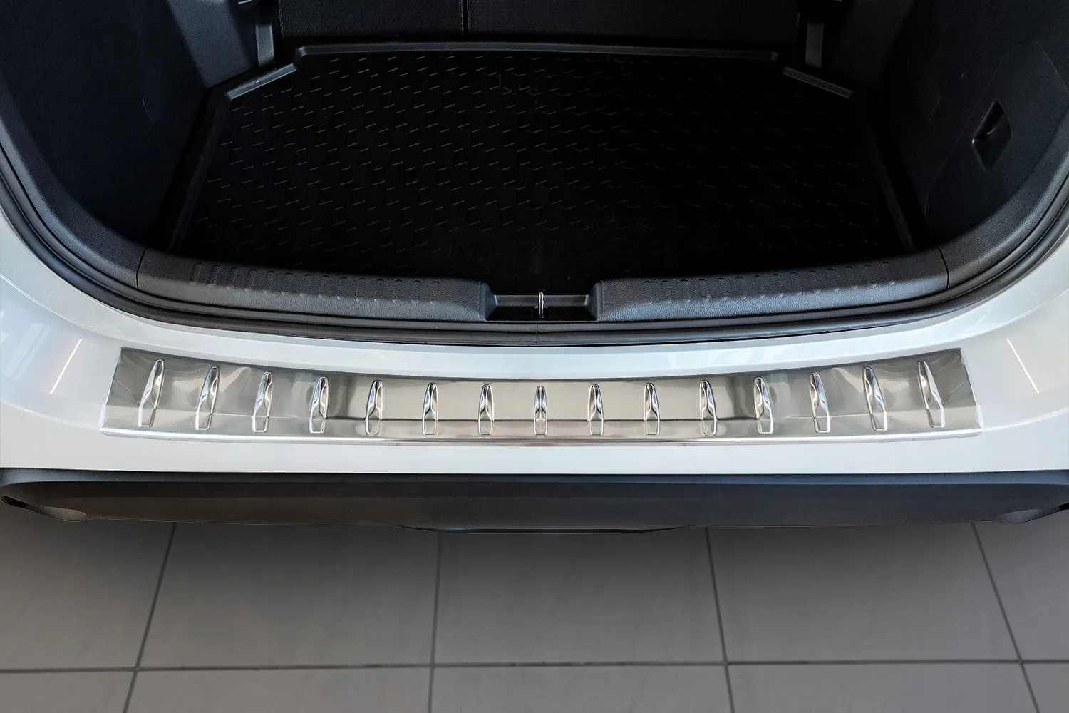 Bakfangerbeskytter Mazda 2 Hybrid 2022 -> │ Chrome Edition – bilde 2