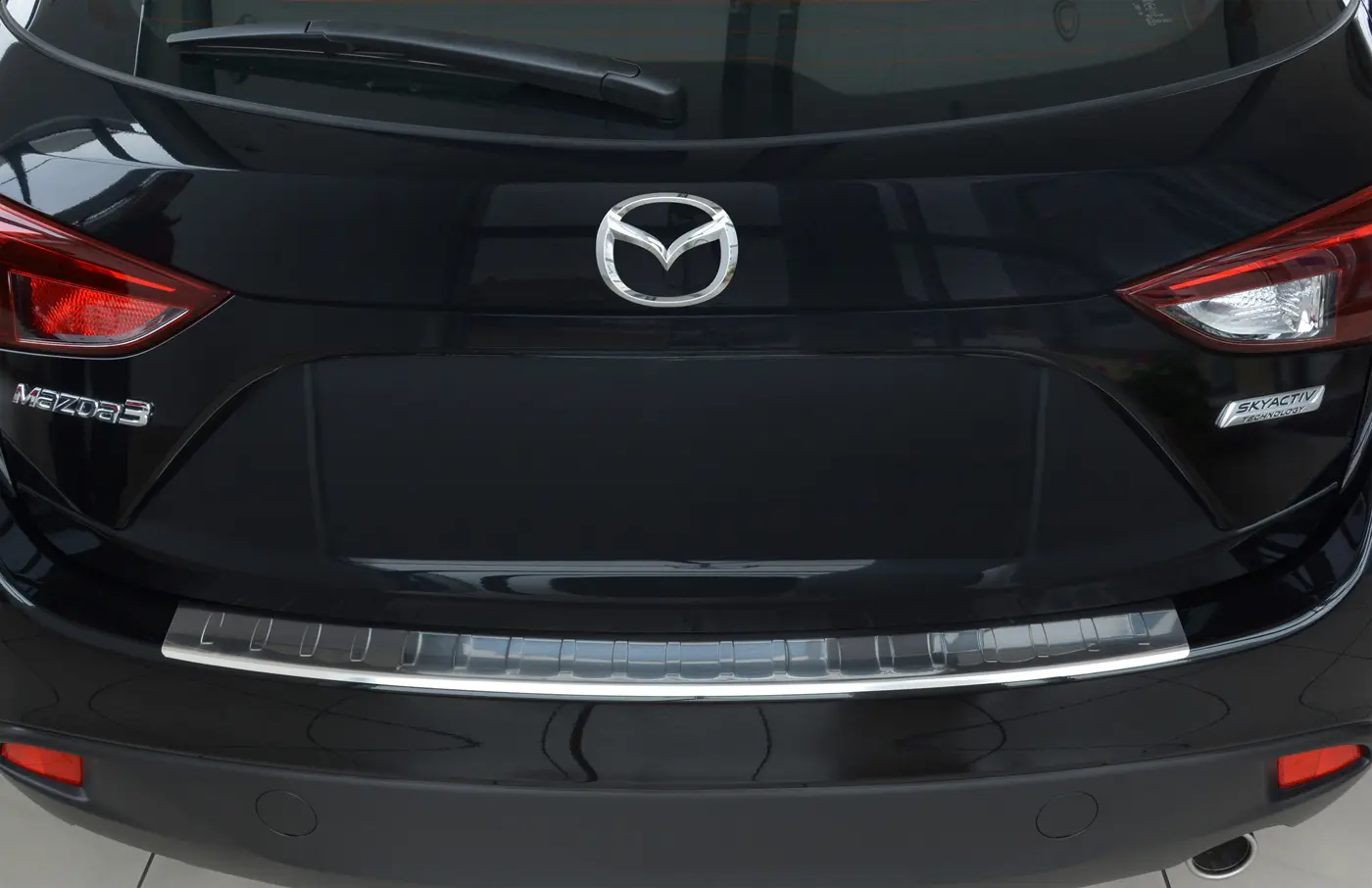 Bakfangerbeskytter Mazda 3 hatchback 2013-2019 (passer ike til Mazda 3 IV) Silver Edition