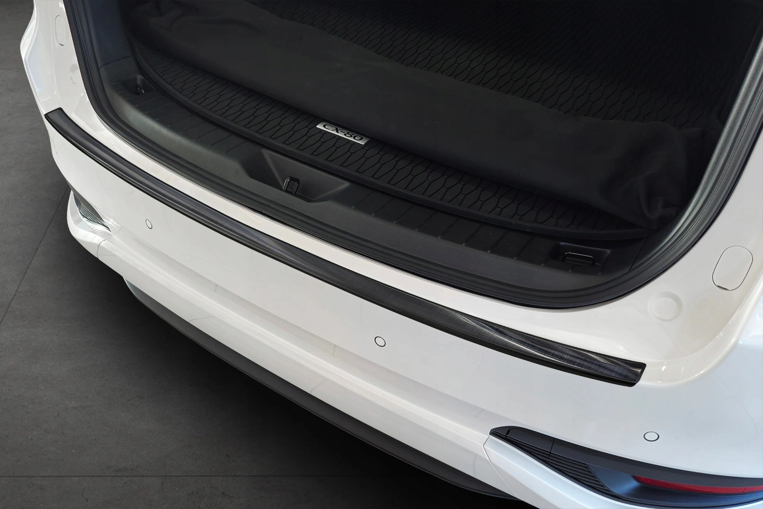 Bakfangerbeskytter Mazda CX-80 2024 -> │ Black Edition