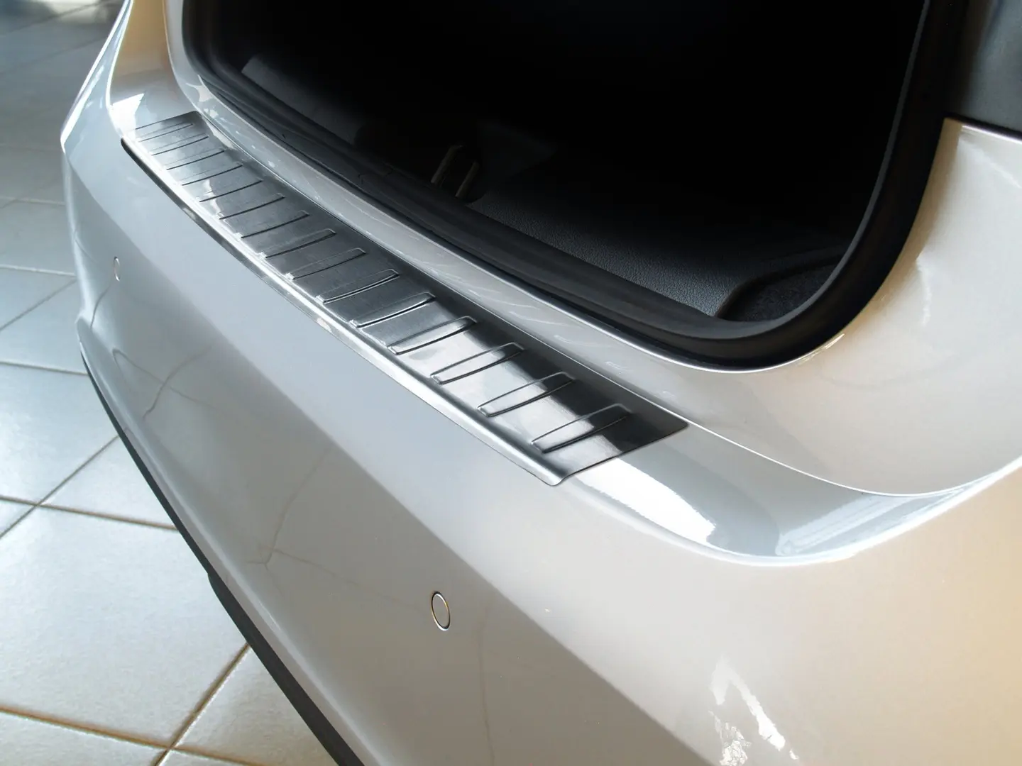 Bakfangerbeskytter Mercedes-Benz A III  W176 /W176 FL  hatchback 2012-> Silver Edition – bilde 3