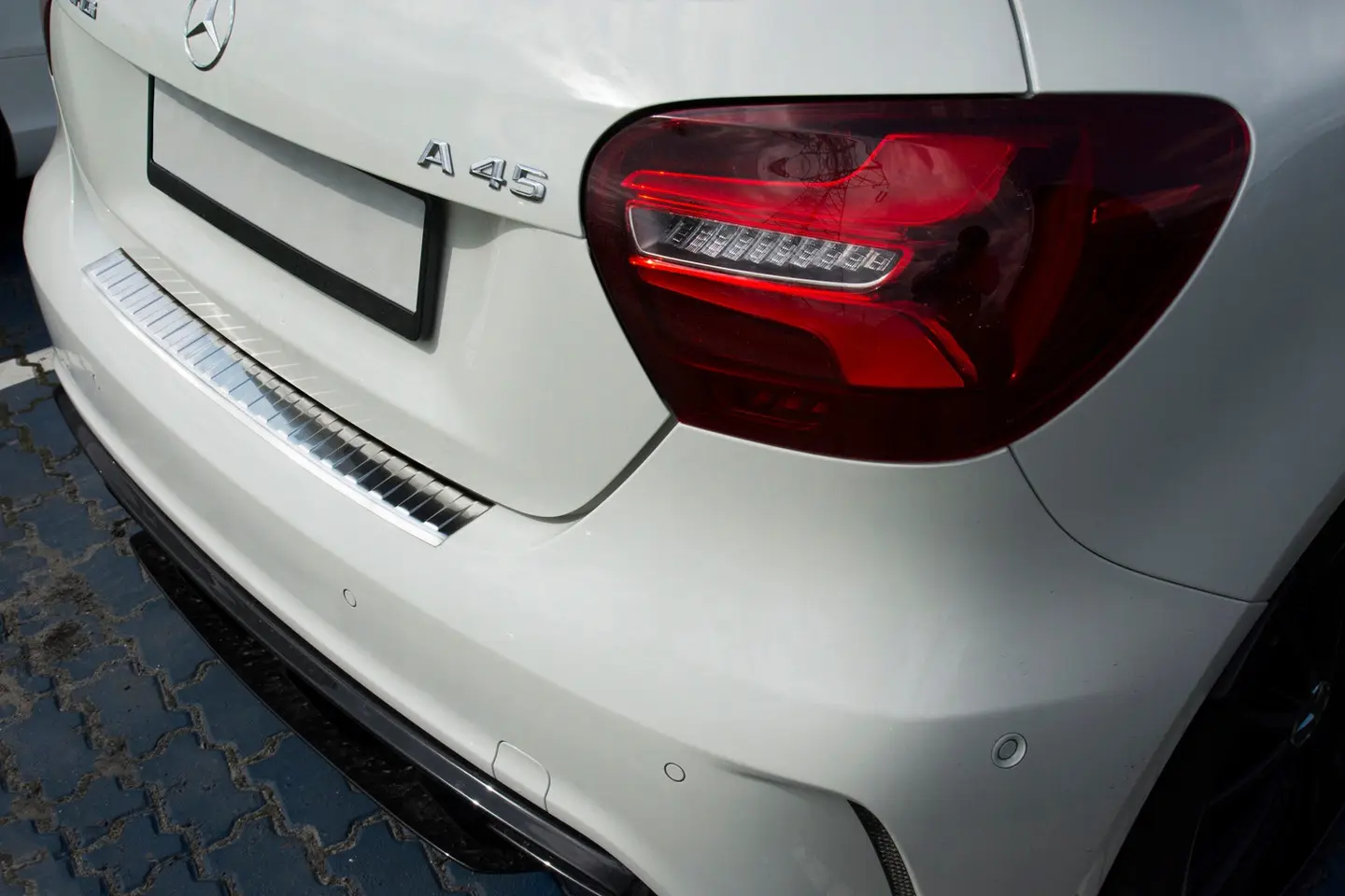 Bakfangerbeskytter Mercedes-Benz A45 AMG 2015-2017 Silver Edition – bilde 3