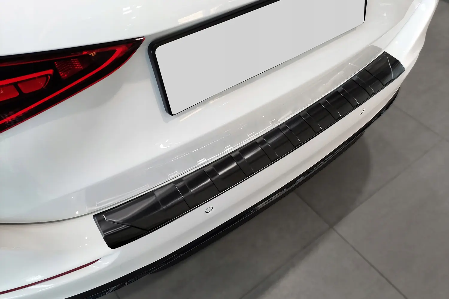 Bakfangerbeskytter Mercedes-Benz C (S206) T Model 2021-> – bilde 2