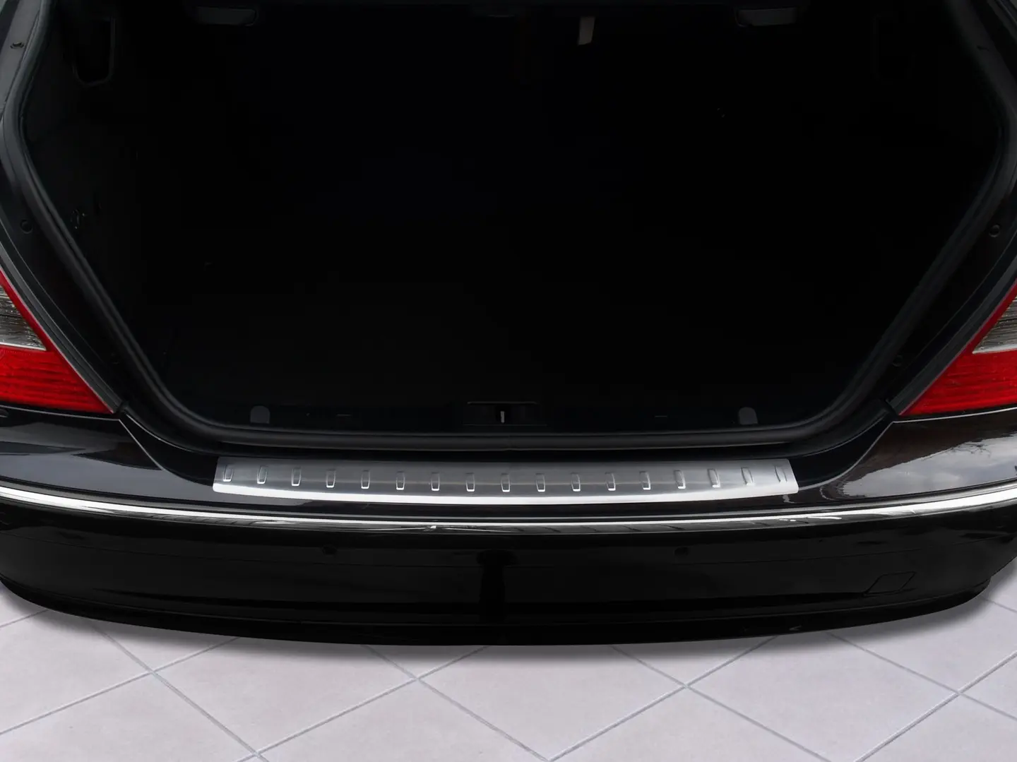 Bakfangerbeskytter Mercedes-Benz E-Class W 211 Limousine 2002-2009 Silver Edition – bilde 2
