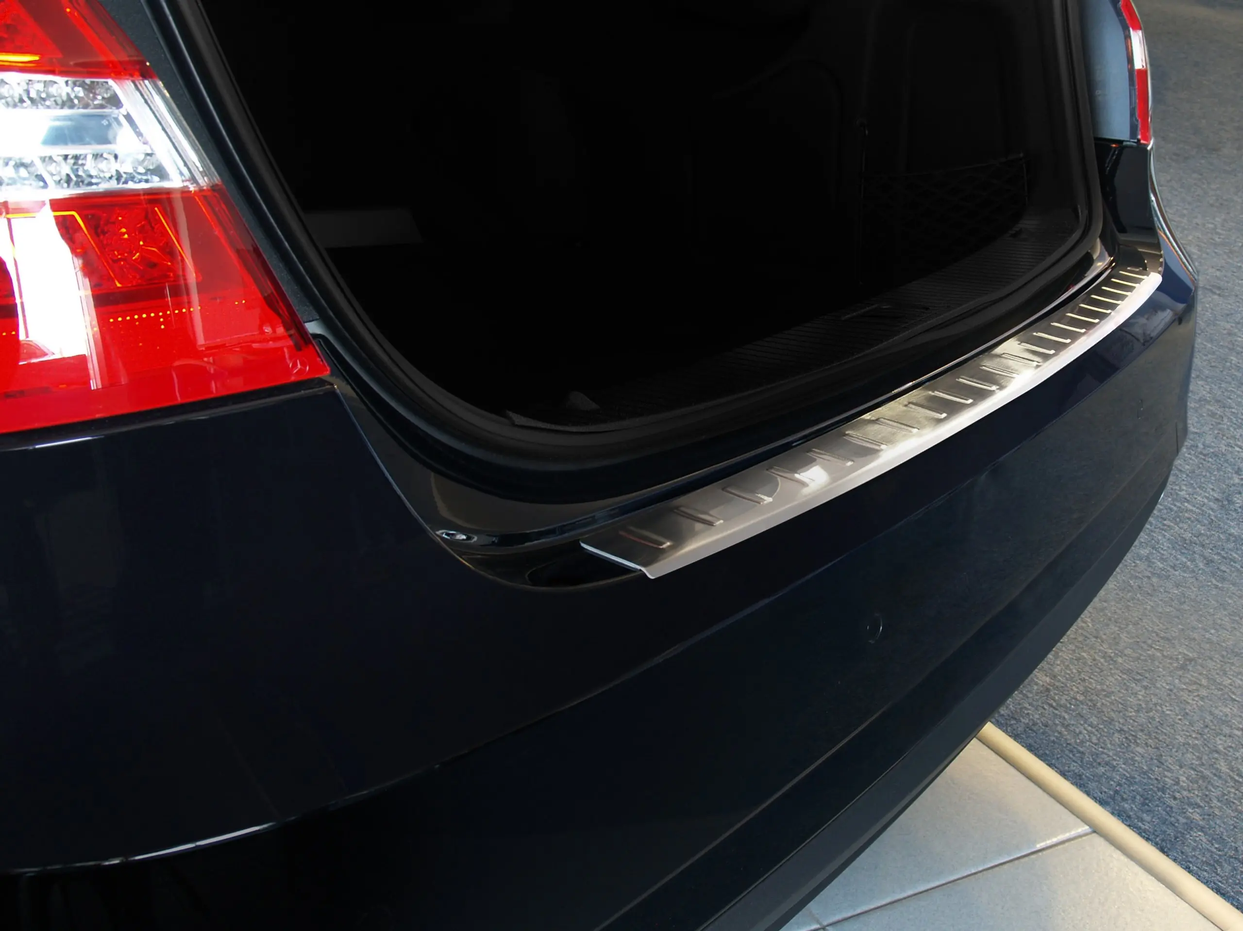 Bakfangerbeskytter Mercedes-Benz E W212 Sedan 2009 - 2013 (pre-facelift) – bilde 2