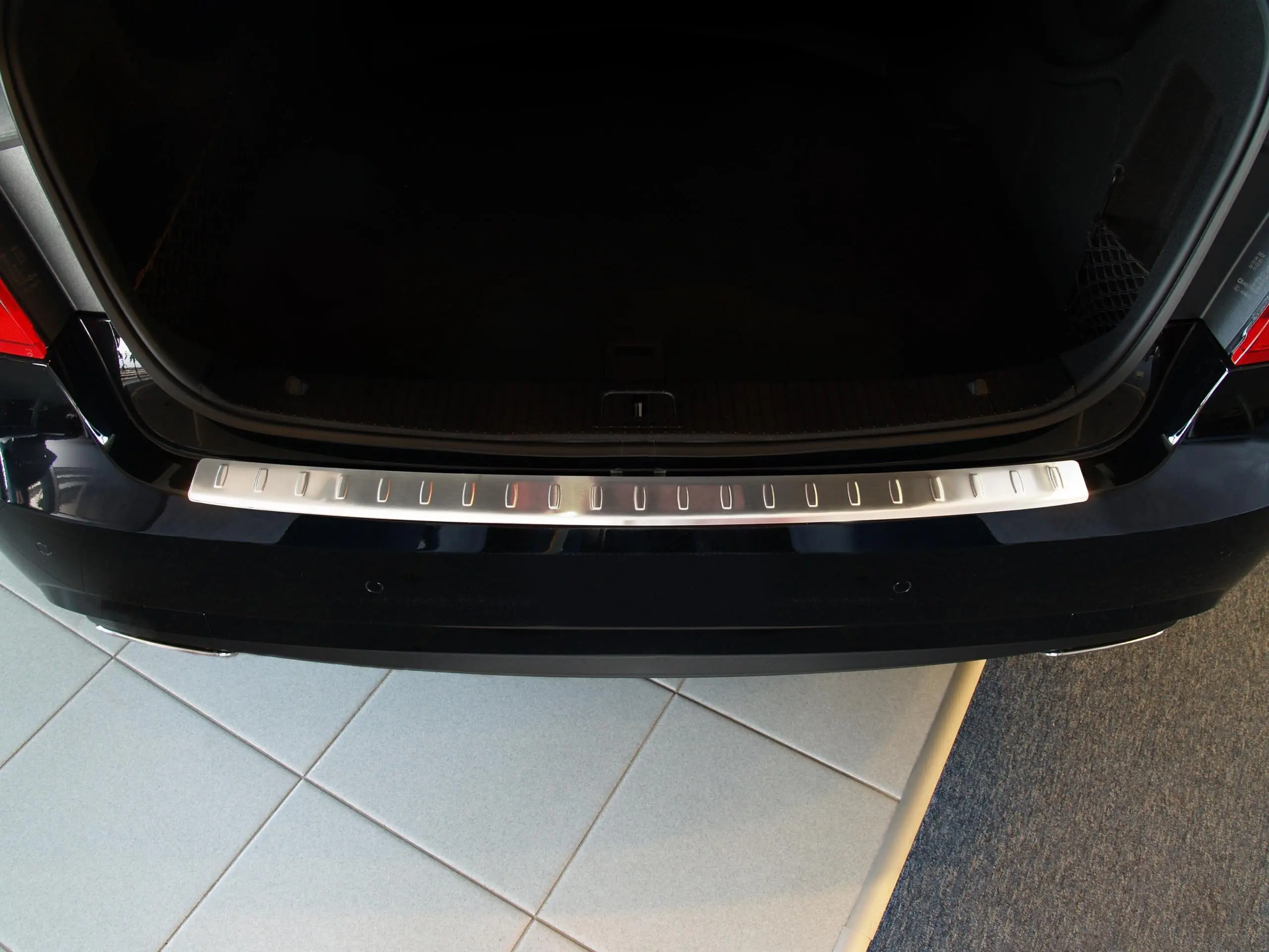 Bakfangerbeskytter Mercedes-Benz E W212 Sedan 2009 - 2013 (pre-facelift) – bilde 3