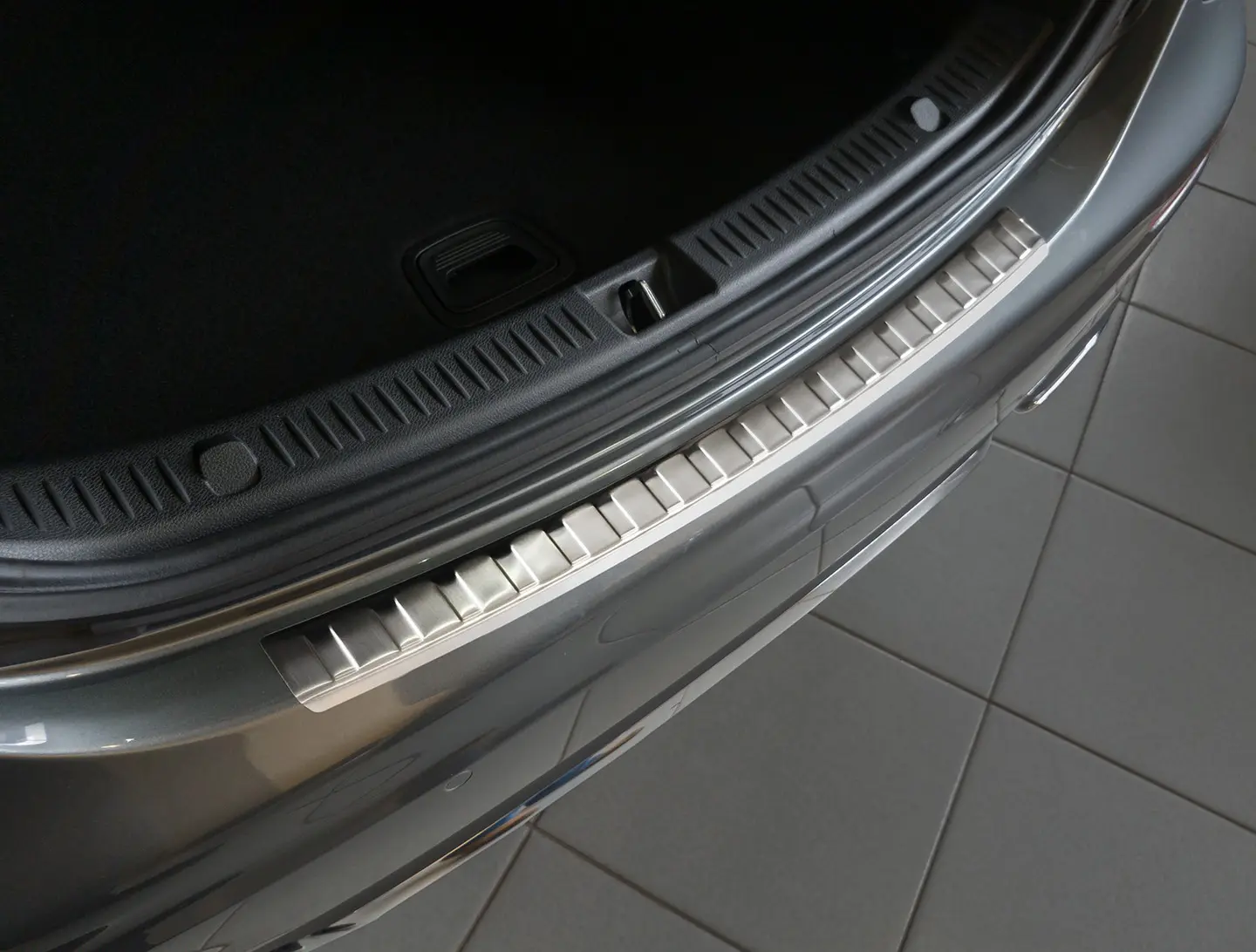 Bakfangerbeskytter Mercedes-Benz E (W213) Sedan 2016 - 2023 | Silver Edition – bilde 2
