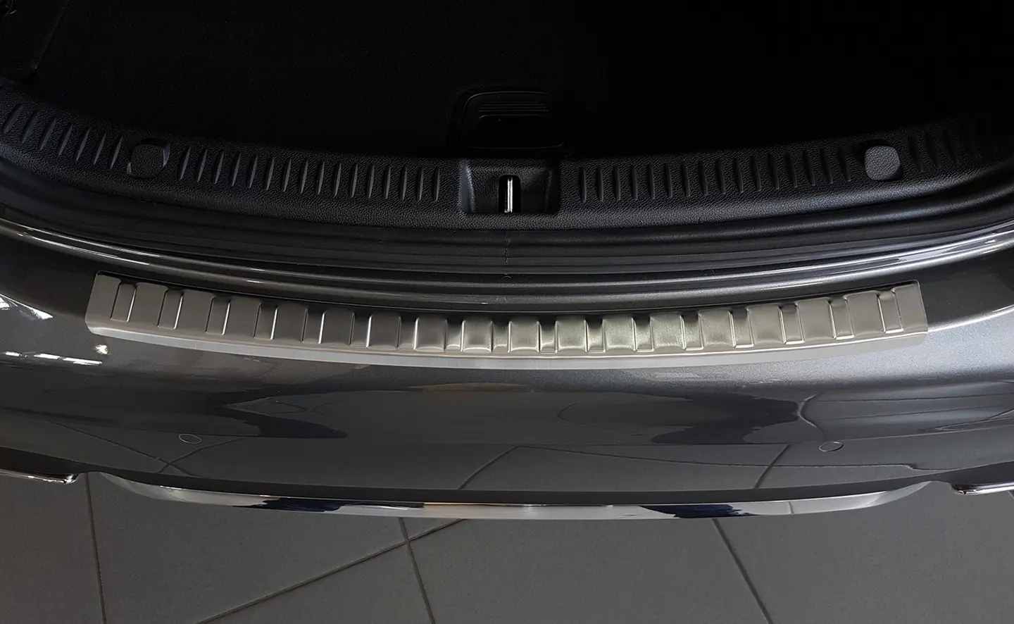 Bakfangerbeskytter Mercedes-Benz E (W213) Sedan 2016 - 2023 | Silver Edition – bilde 3