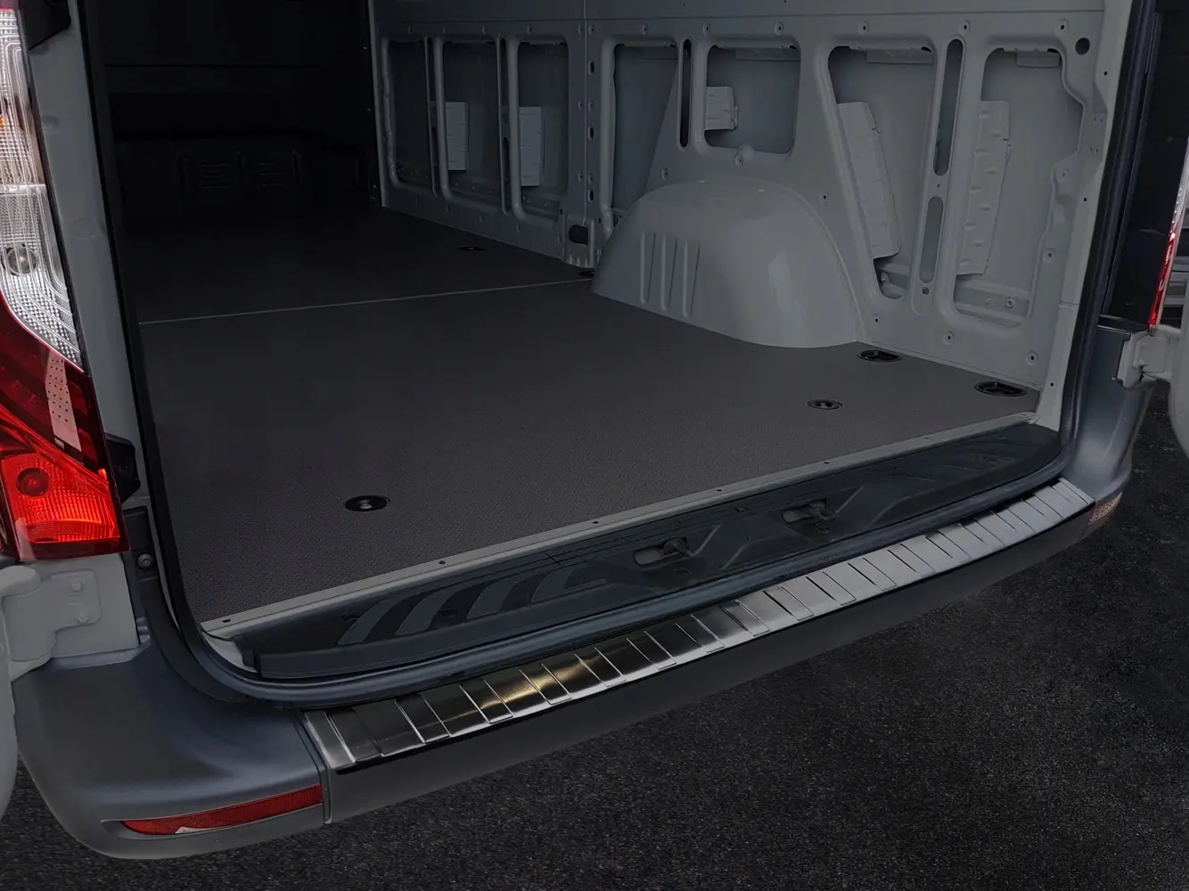 Bakfangerbeskytter Mercedes-Benz Sprinter III (W907) 2018 -> | Black Edition – bilde 2