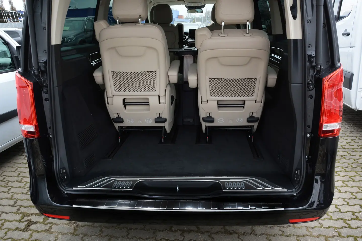 Bakfangerbeskytter Mercedes-Benz Vito / V-Class (W447) 2014 -> / Mercedes-Benz EQV 2020 -> │ Black Edition – bilde 3