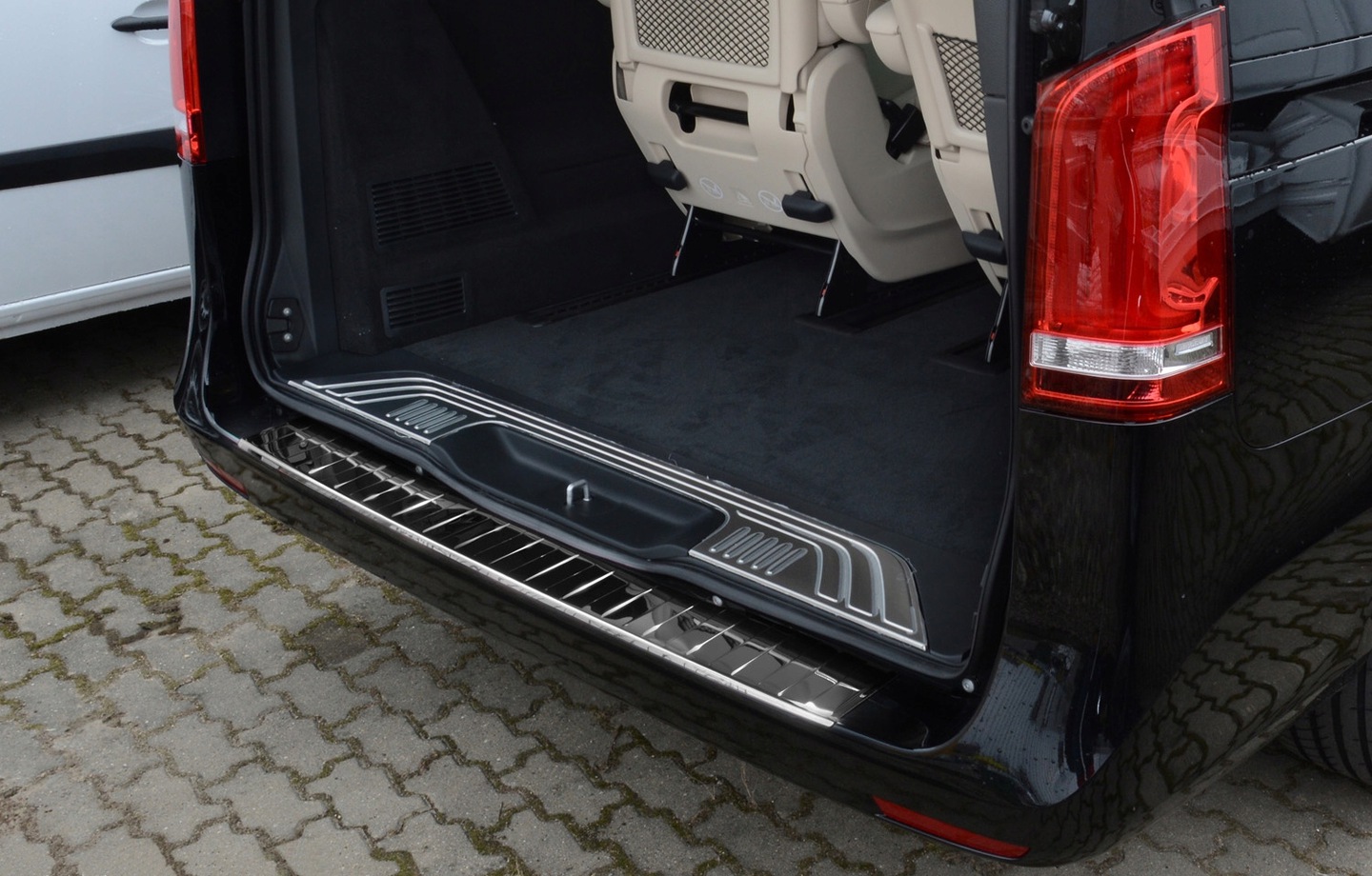Bakfangerbeskytter Mercedes-Benz Vito / V-Class (W447) 2014 -> / Mercedes-Benz EQV 2020 -> │ Black Edition – bilde 2