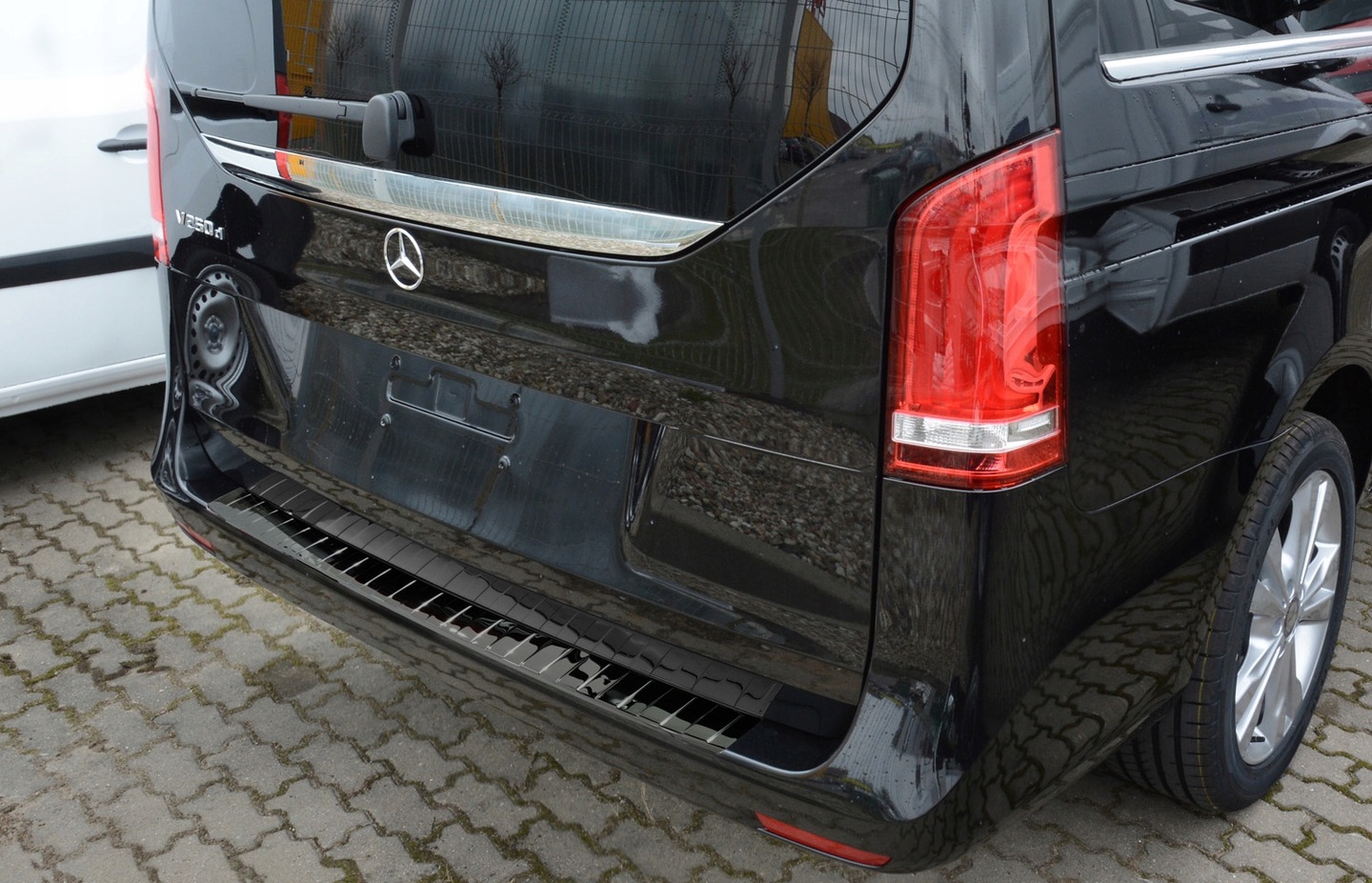 Bakfangerbeskytter Mercedes-Benz Vito / V-Class (W447) 2014 -> / Mercedes-Benz EQV 2020 -> │ Black Edition – bilde 3