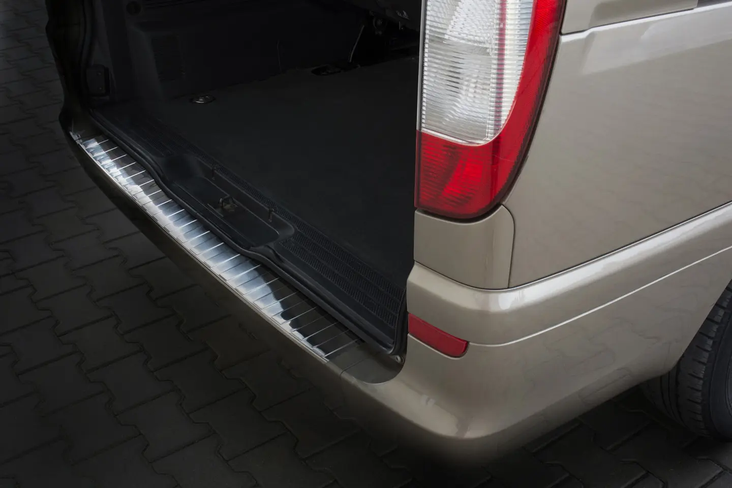 Bakfangerbeskytter Mercedes-Benz Vito (W639) / Viano (W639) 2003 - 2014 │ Silver Edition