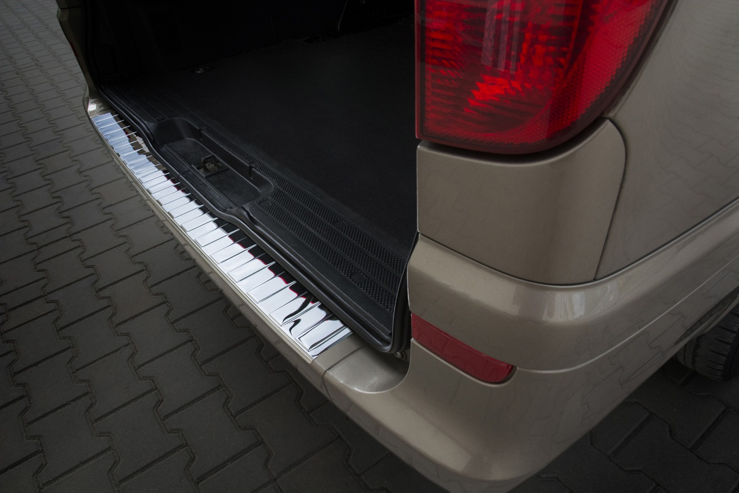 Bakfangerbeskytter Mercedes-Benz Vito (W639) / Viano (W639) 2003 - 2014 │ Silver Edition