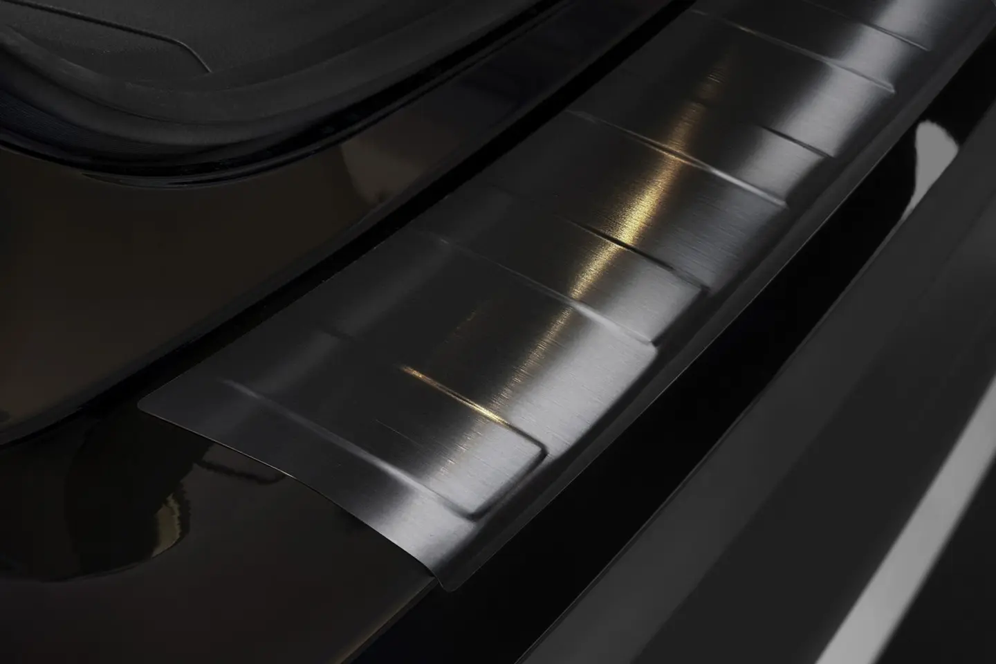Bakfangerbeskytter Mitsubishi Outlander III facelift 2015-2021 | Black Edition (passer ikke til modeller med PDC) – bilde 4
