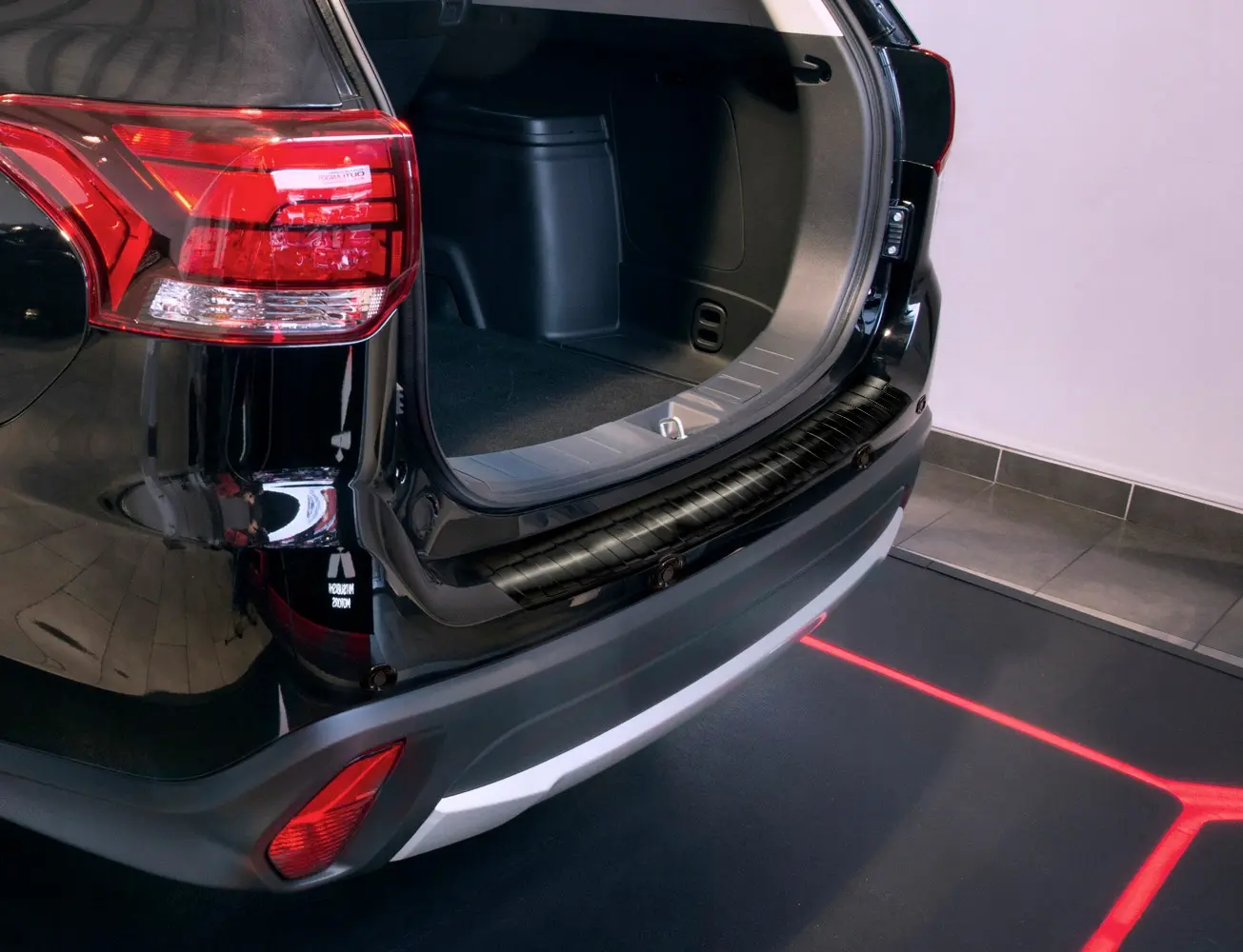 Bakfangerbeskytter Mitsubishi Outlander III Facelift 2015 - 2022 │ Black Edition – bilde 3