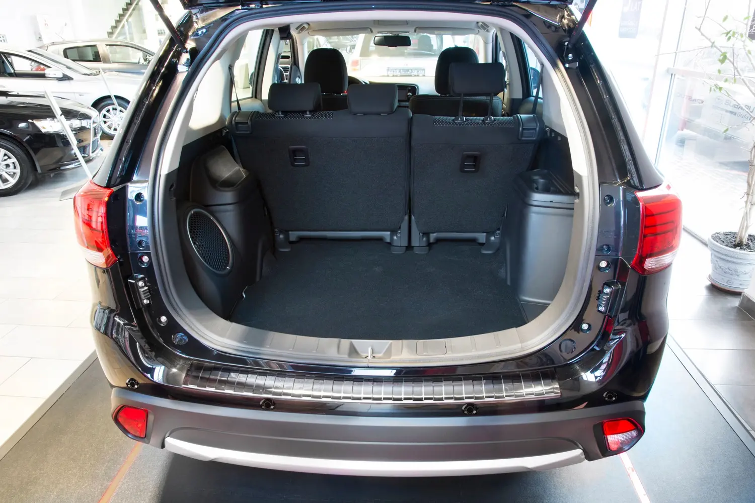 Bakfangerbeskytter Mitsubishi Outlander III Facelift 2015 - 2022 │ Silver Edition – bilde 2