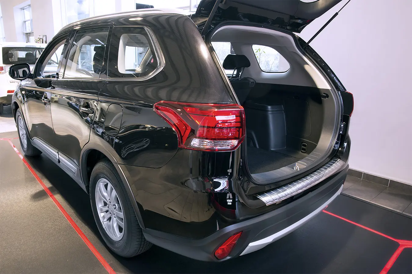 Bakfangerbeskytter Mitsubishi Outlander III Facelift 2015 - 2022  │ Silver Edition (passer ikke til modeller med PDC)