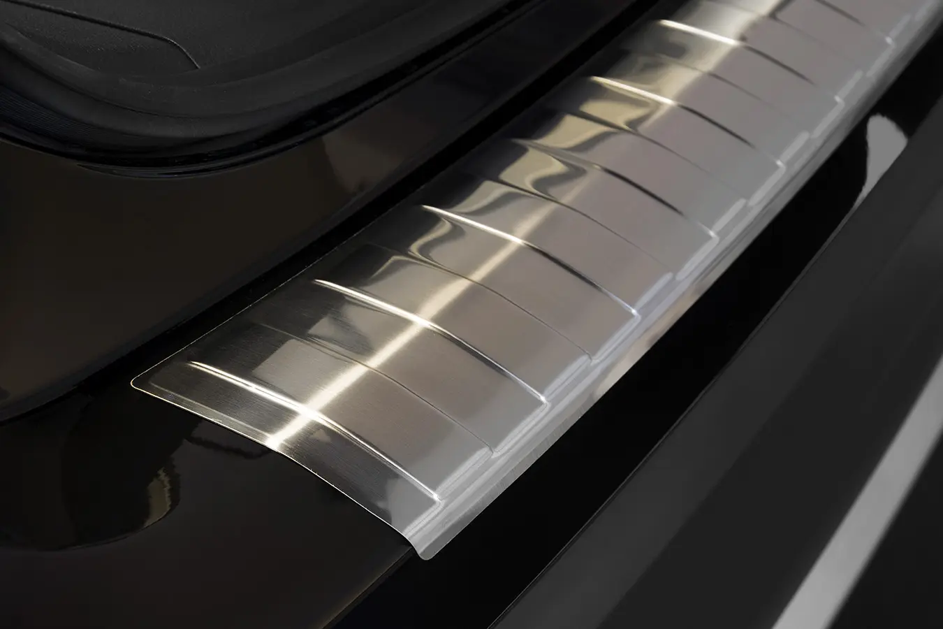 Bakfangerbeskytter Mitsubishi Outlander III Facelift 2015 - 2022  │ Silver Edition (passer ikke til modeller med PDC) – bilde 3