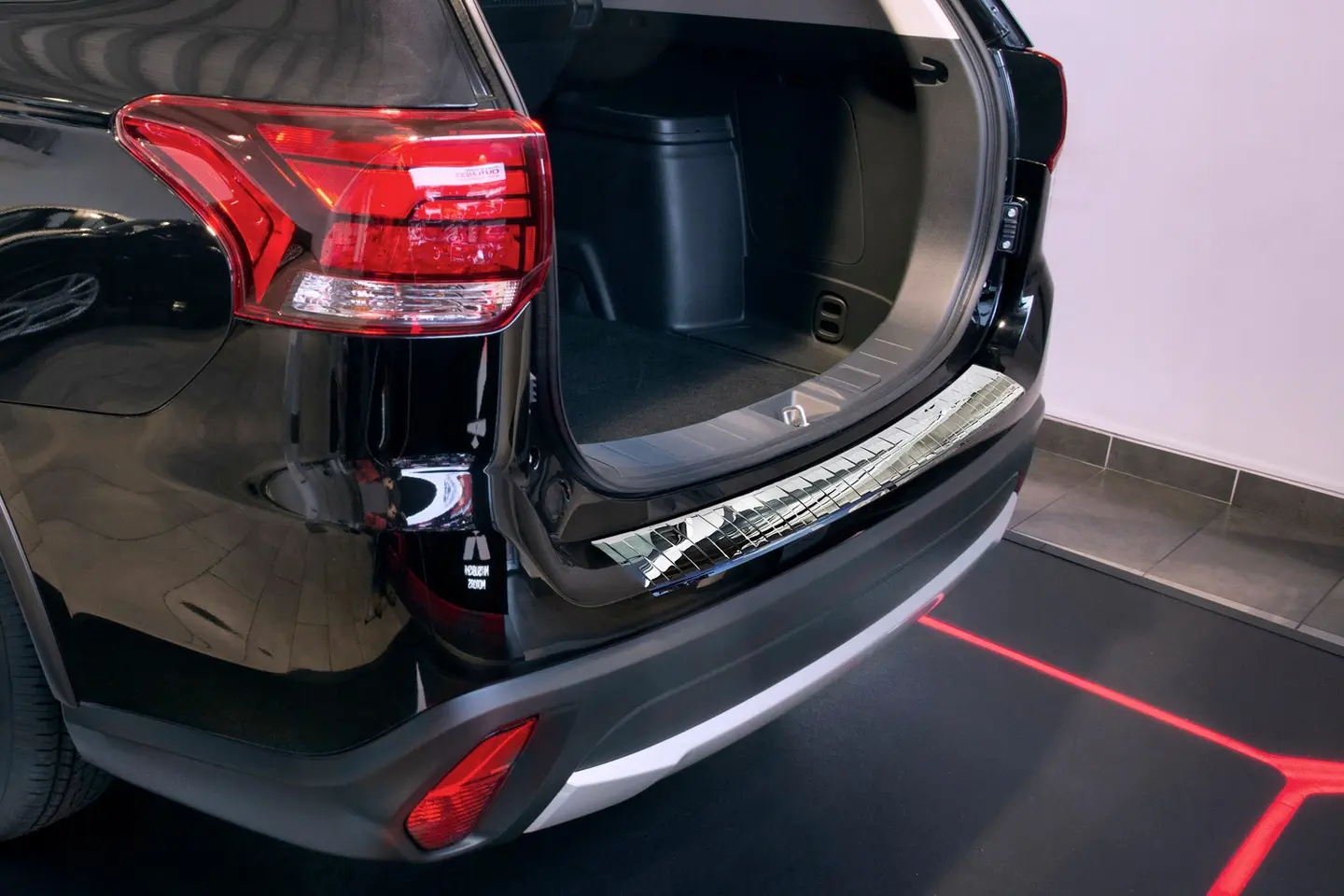 Bakfangerbeskytter Mitsubishi Outlander III Facelift 2015 - 2022 │ Silver Edition (passer ikke til modeller med PDC)