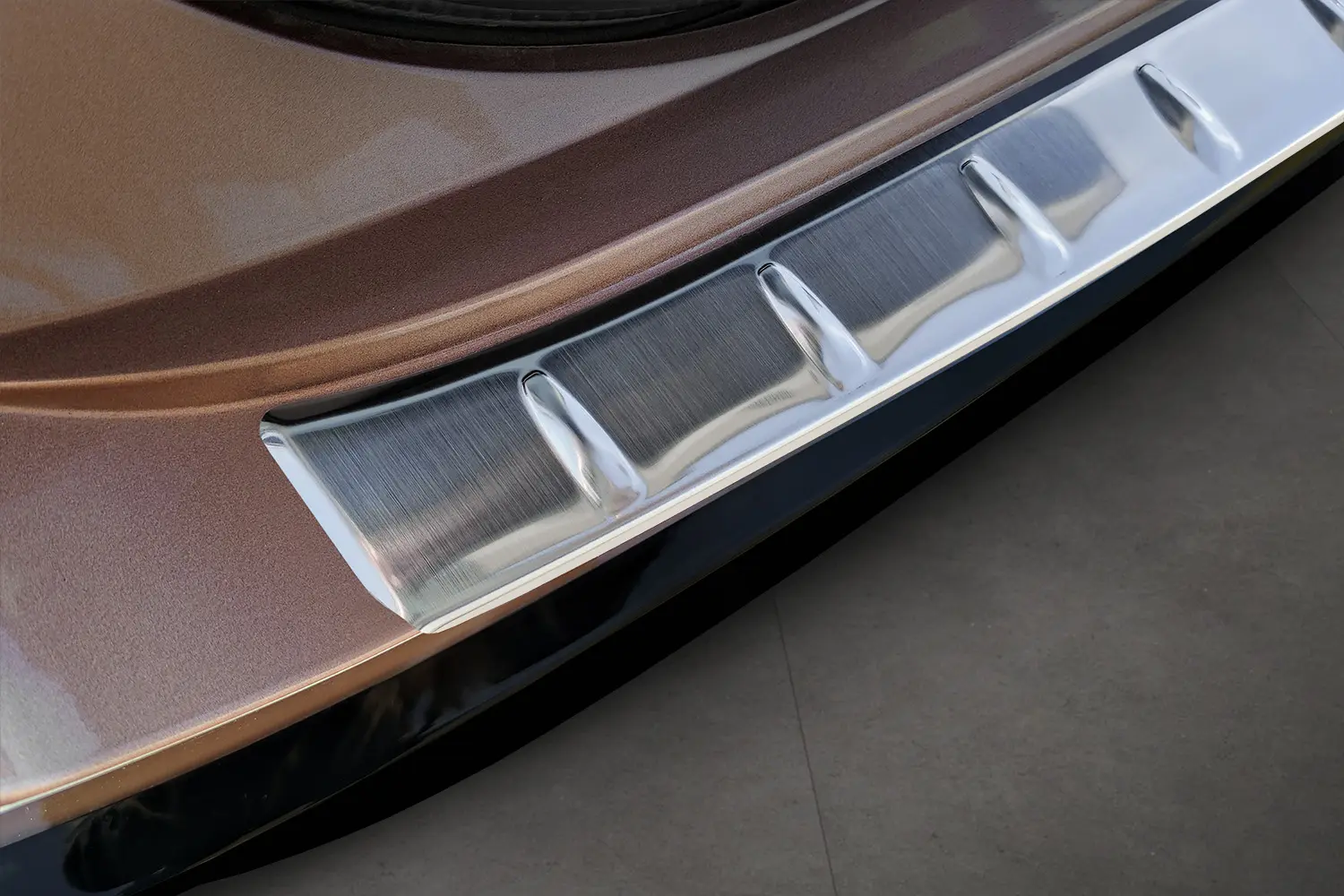 Bakfangerbeskytter Nissan Ariya 2022 -> | Chrome Edition – bilde 2
