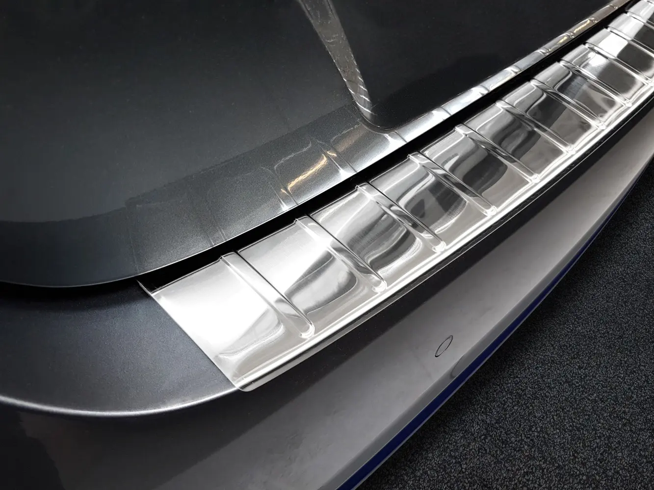 Bakfangerbeskytter Nissan Leaf II 2017 - 2024 Image 3