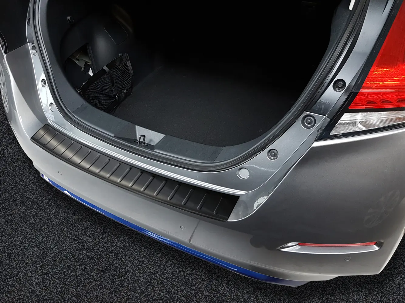 Bakfangerbeskytter Nissan Leaf II 2017 - 2024 | Black Edition