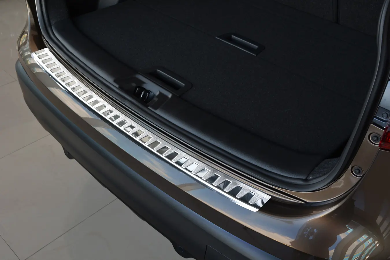 Bakfangerbeskytter Nissan Qashqai (J11) 2013 - 2017 │ Silver Edition