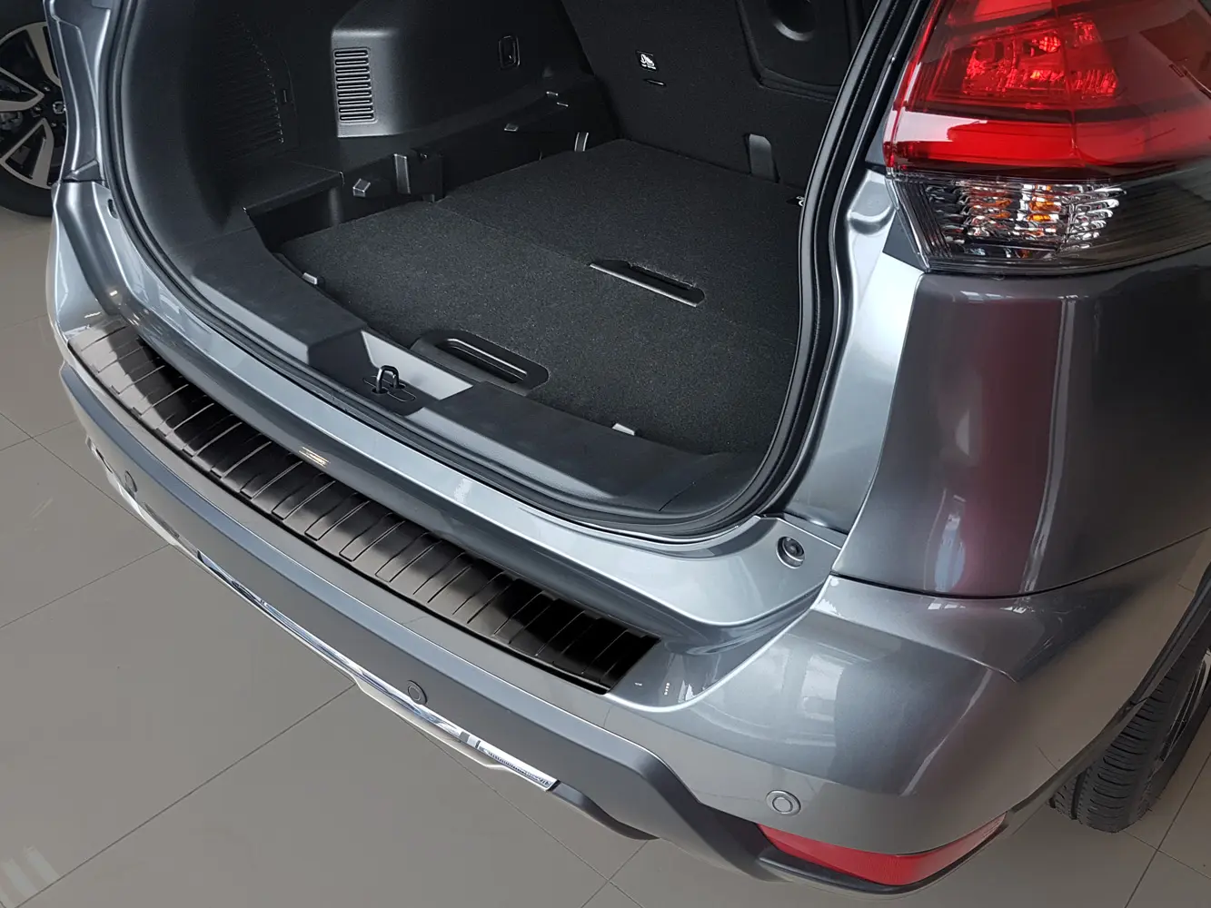 Bakfangerbeskytter Nissan X-Trail III (T32) Facelift 2017 - 2021 | Black Edition