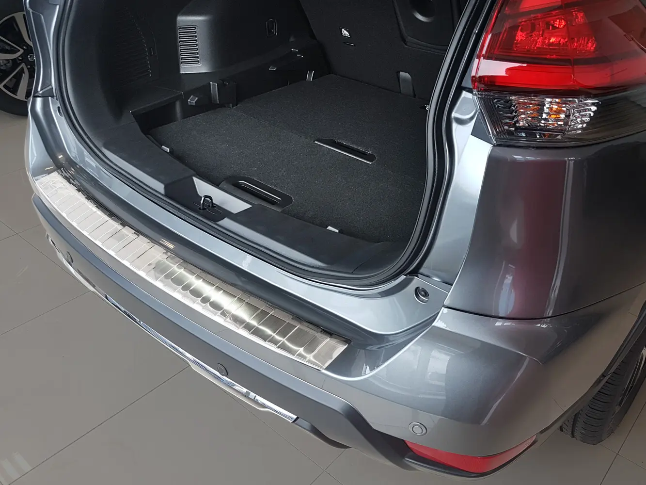 Bakfangerbeskytter Nissan X-Trail III (T32) Facelift 2017 - 2021 | Silver Edition – bilde 2