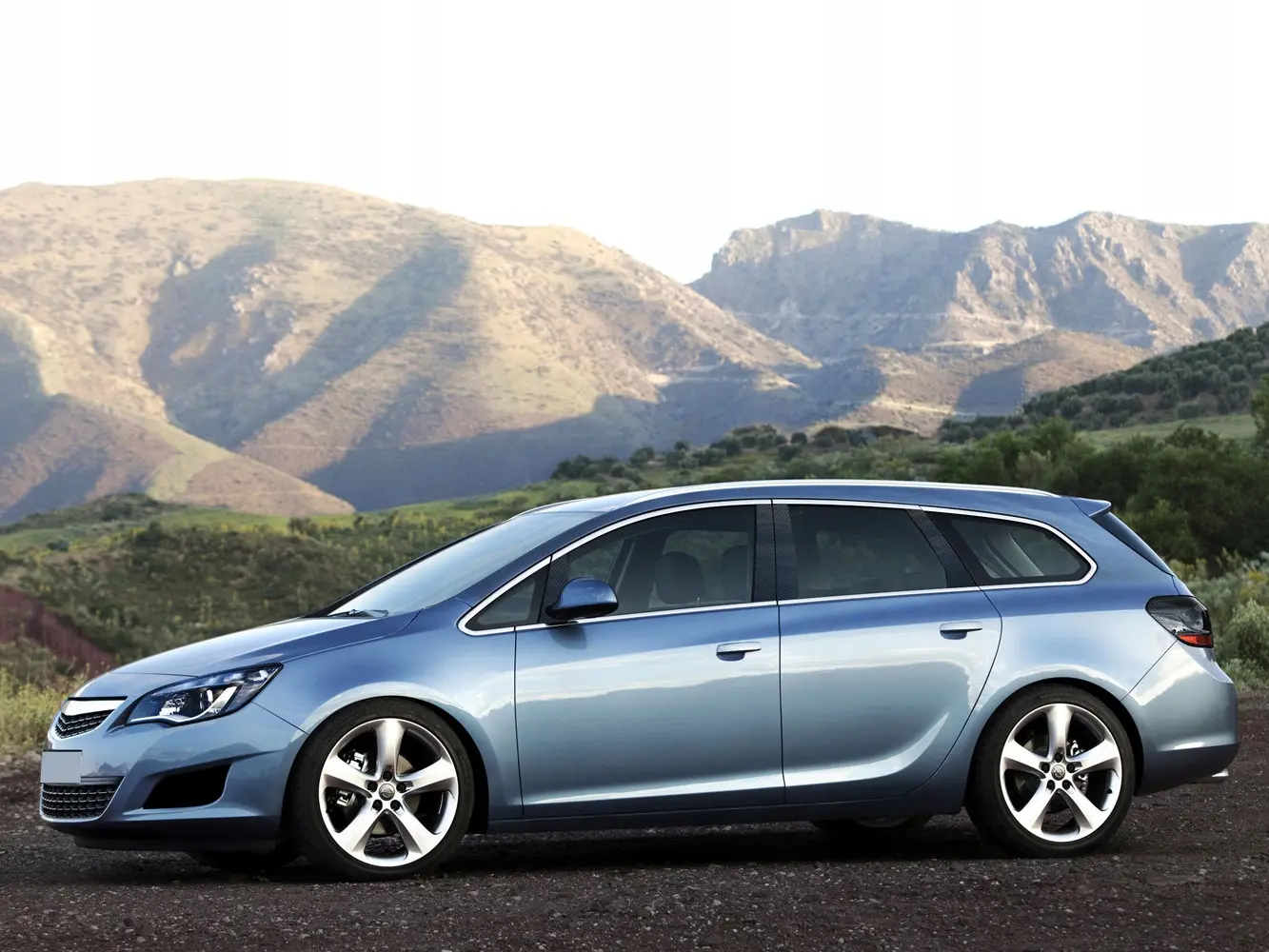 Bakfangerbeskytter Opel Astra J Sports Tourer 2009 – 2015 │ Silver Edition – bilde 4