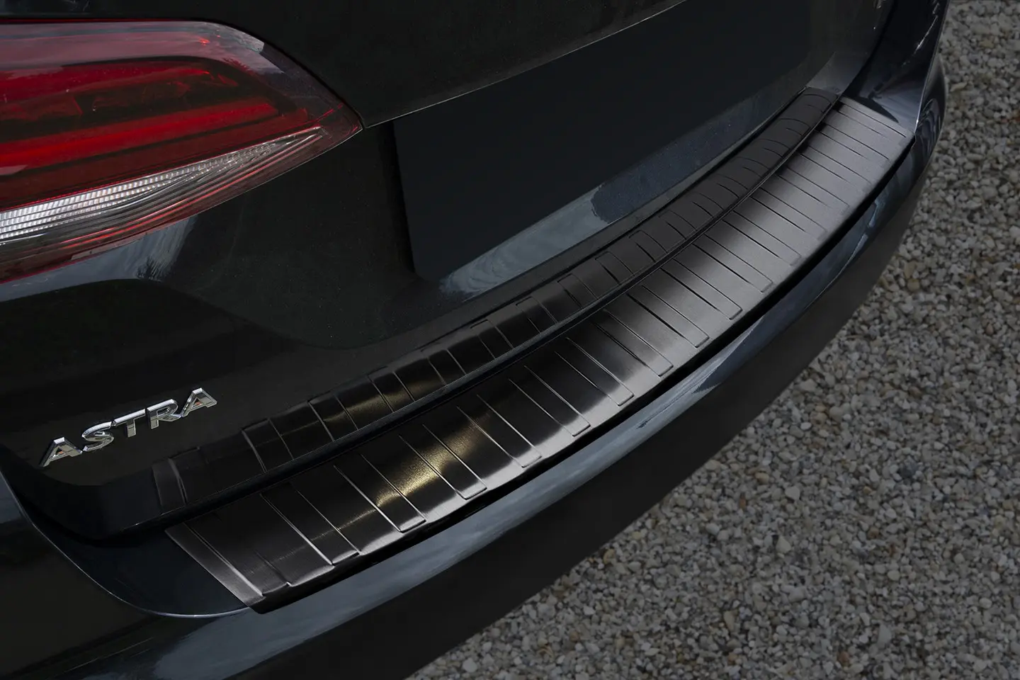 Bakfangerbeskytter Opel Astra K Sports Tourer 2015 - 2022 │ Black Edition – bilde 2